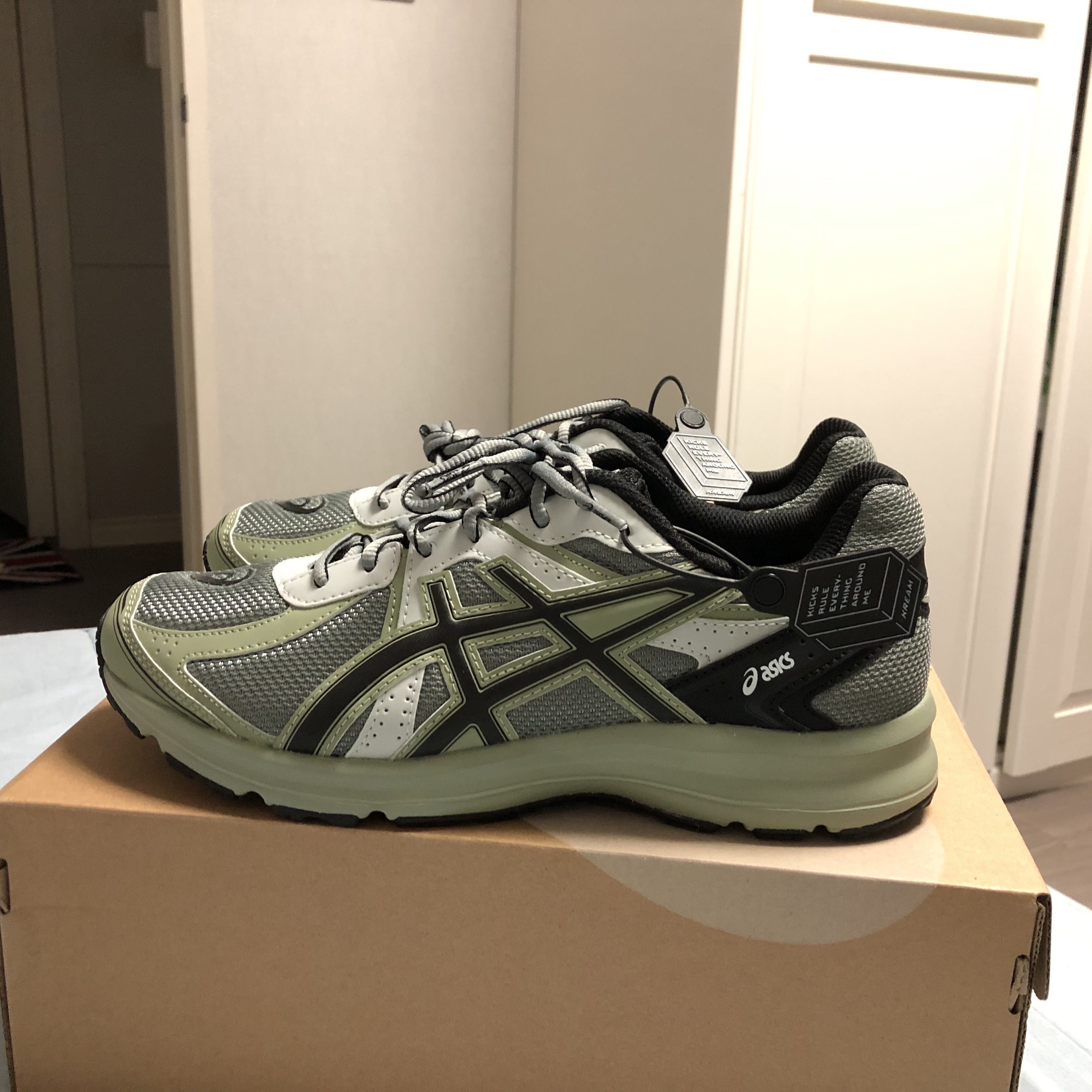 Asics Jog 100 S Sheet Rock - 2E Wide 착용 스타일 - 2