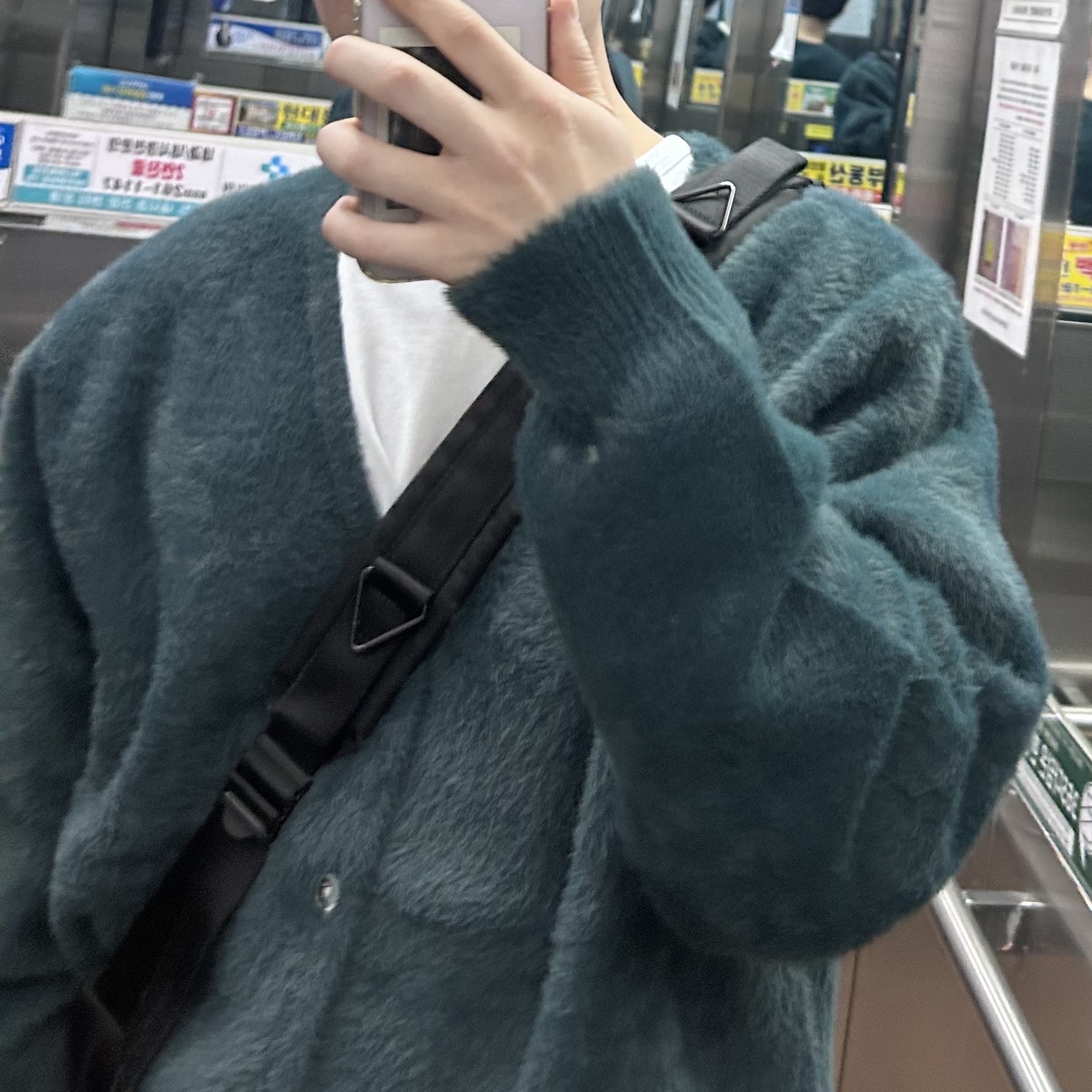 Stussy Shaggy Cardigan Dark Green 착용 스타일