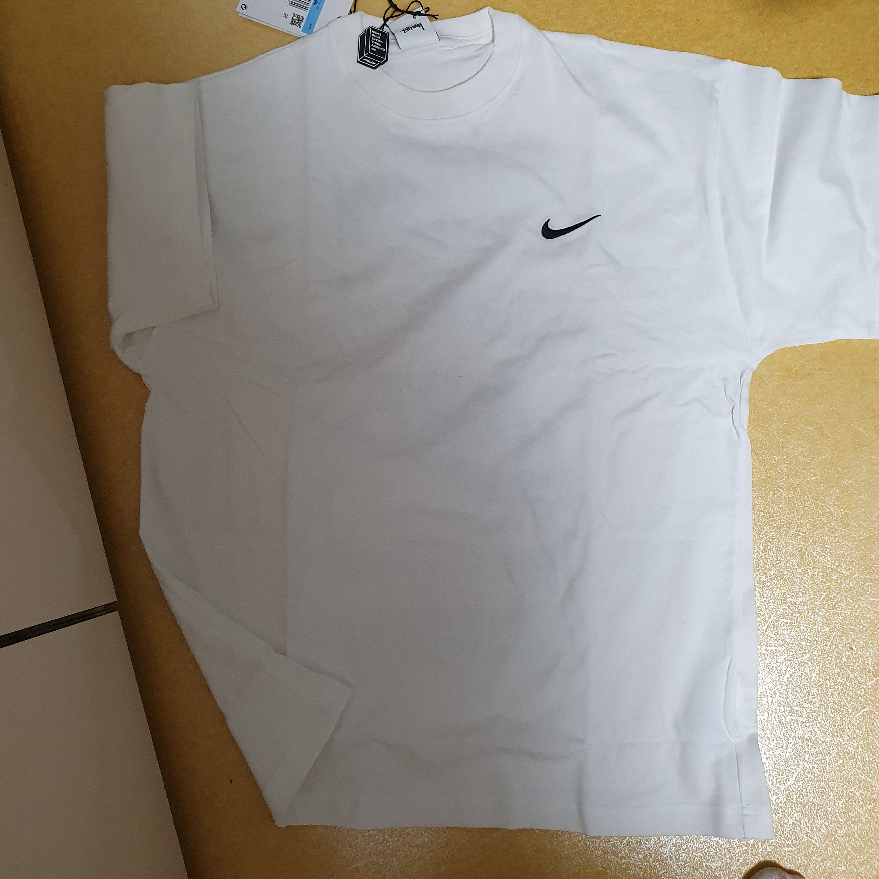 Nike x Stussy T-Shirt White (DV1774-100) 착용 스타일 - 1