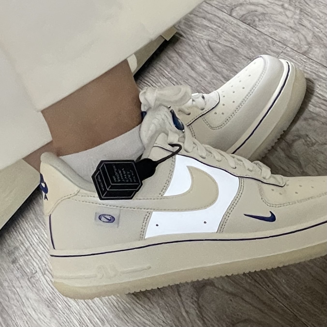 (W) Nike Air Force 1 '07 LX Game Royal Sail 착용 스타일