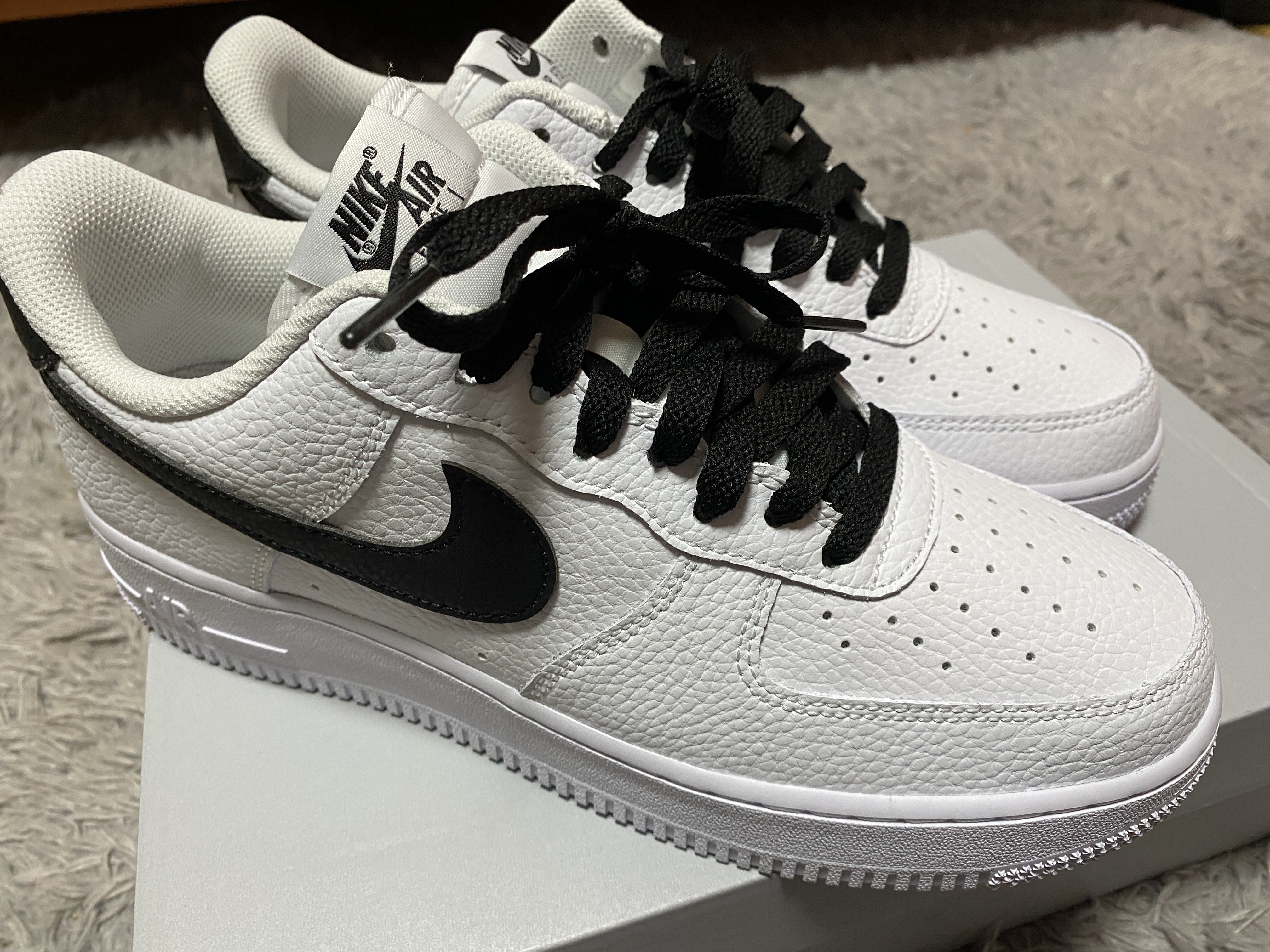 Nike Air Force 1 '07 White Black 착용 스타일 - 2