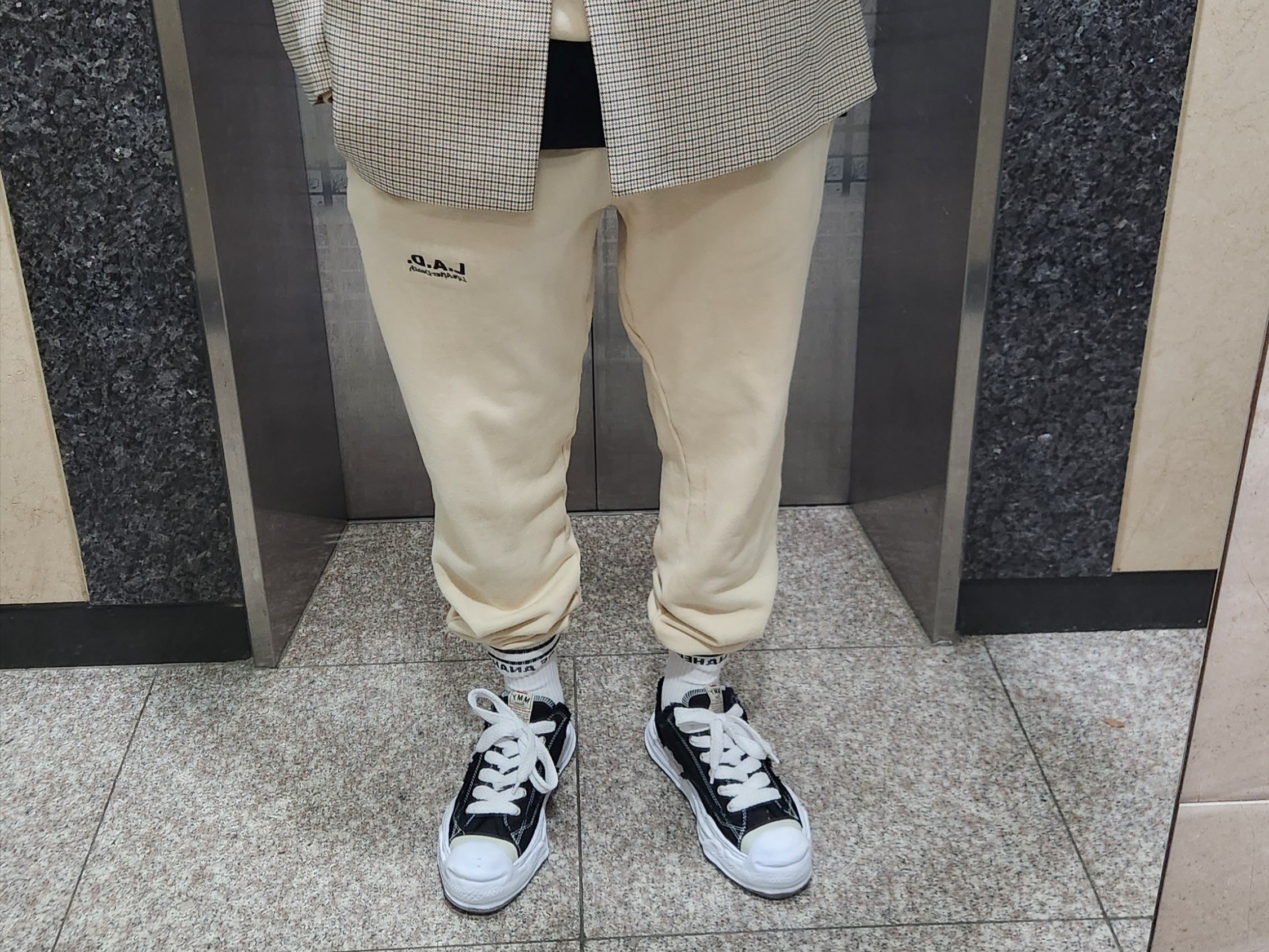 Maison Mihara Yasuhiro Hank OG Sole OH Canvas Low-top Sneakers Black 착용 스타일 - 1