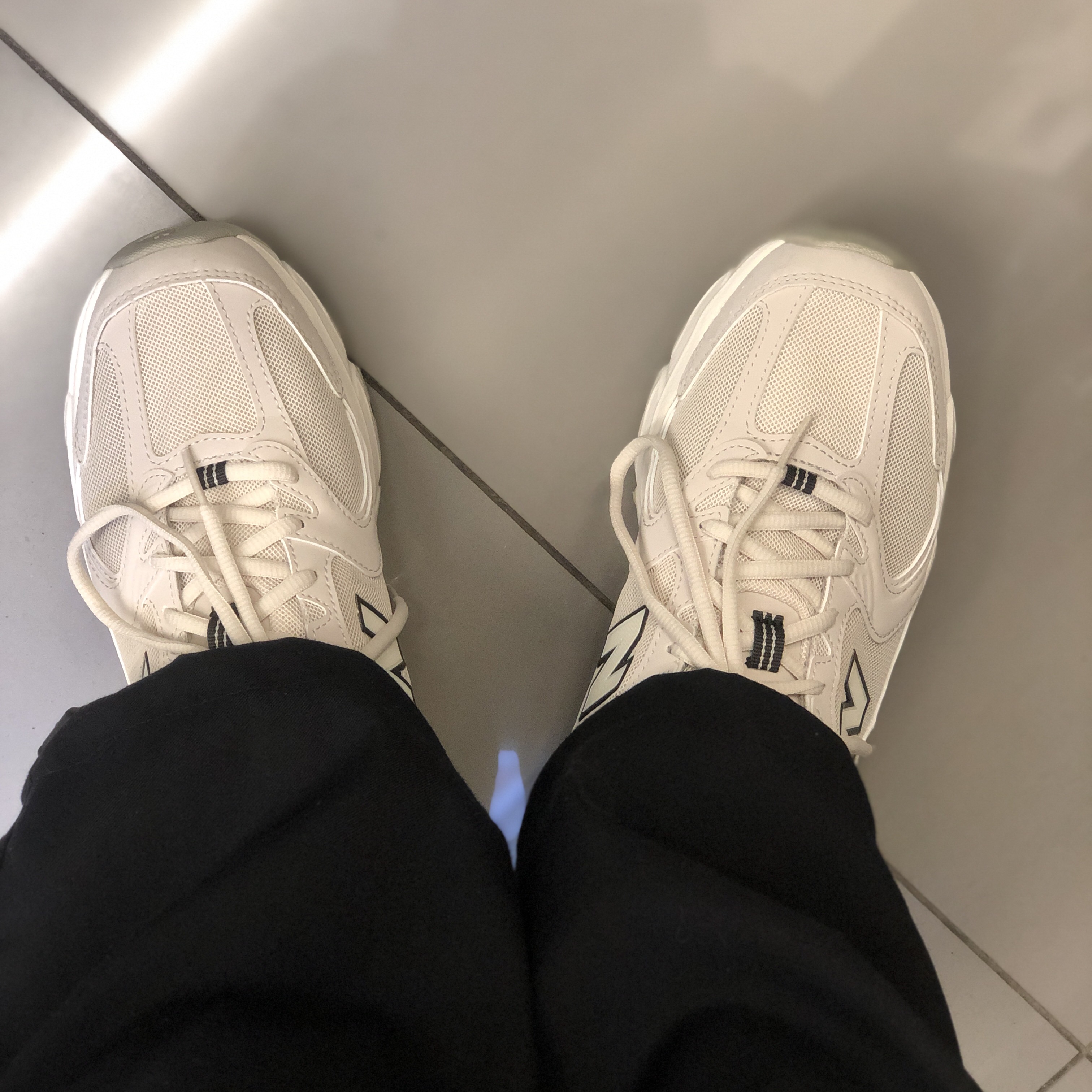 New Balance 530 Ivory 착용 스타일