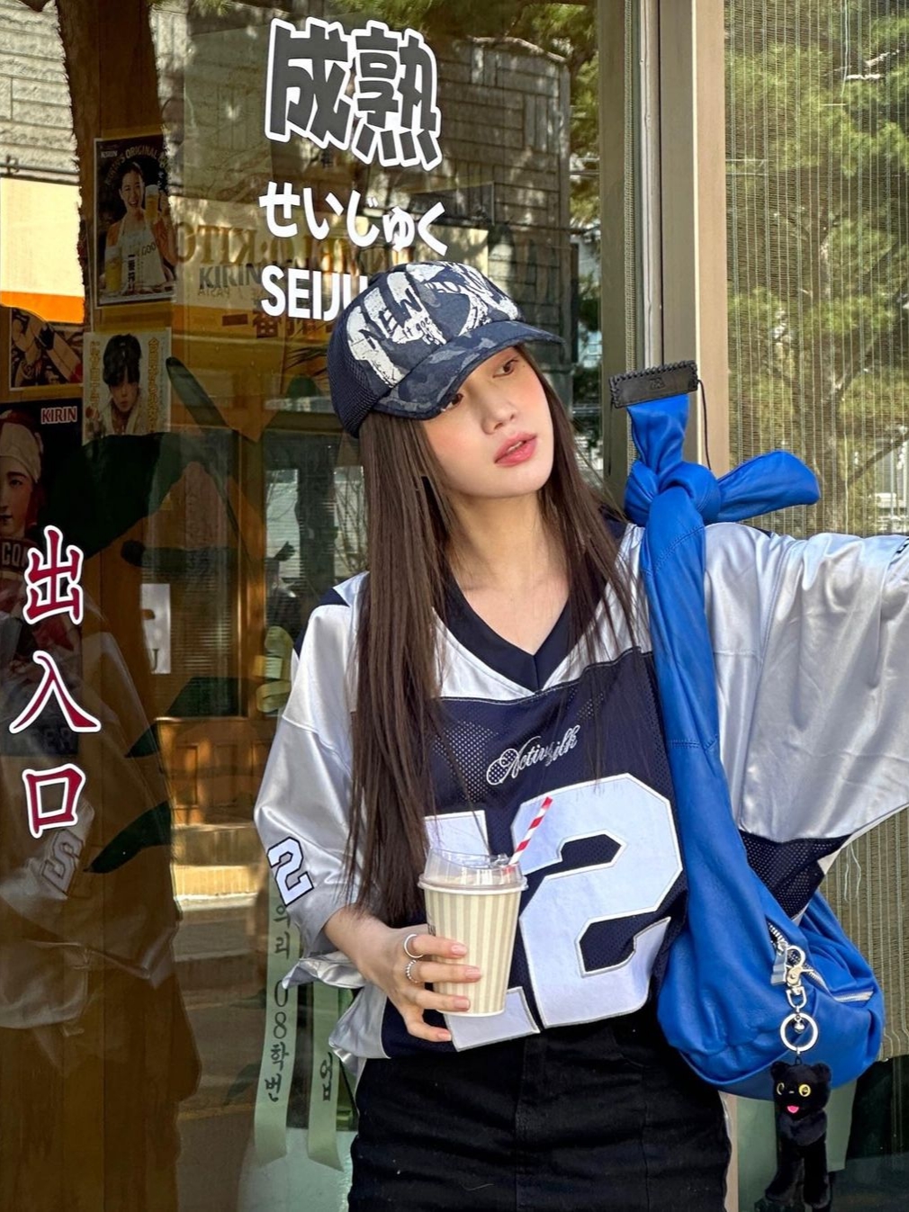 2000Archives Football T-Shirt Navy 착용 스타일 - 1