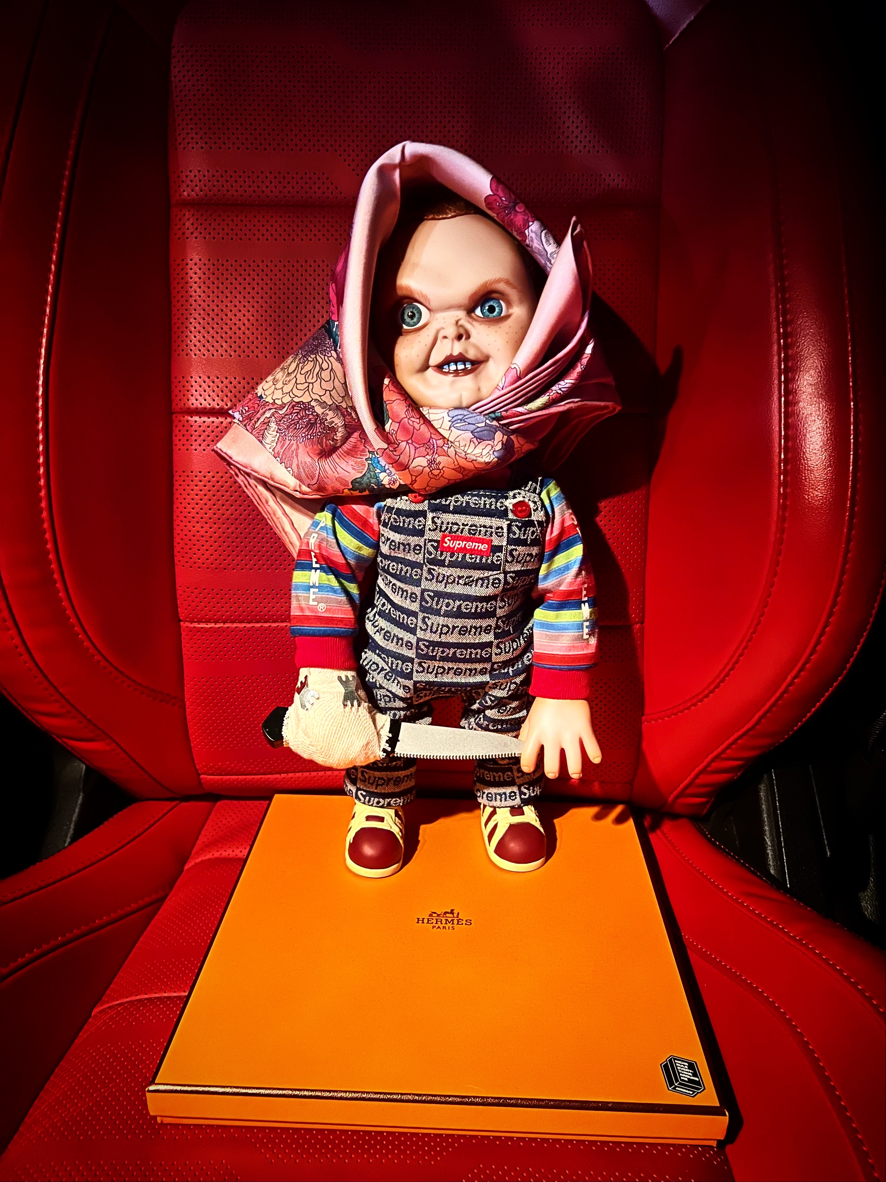 Supreme Chucky Doll - 20FW, (W) Hermes Robe Legere Scarf 90 Rose Hortensia Bleu Vert 착용 스타일 - 1