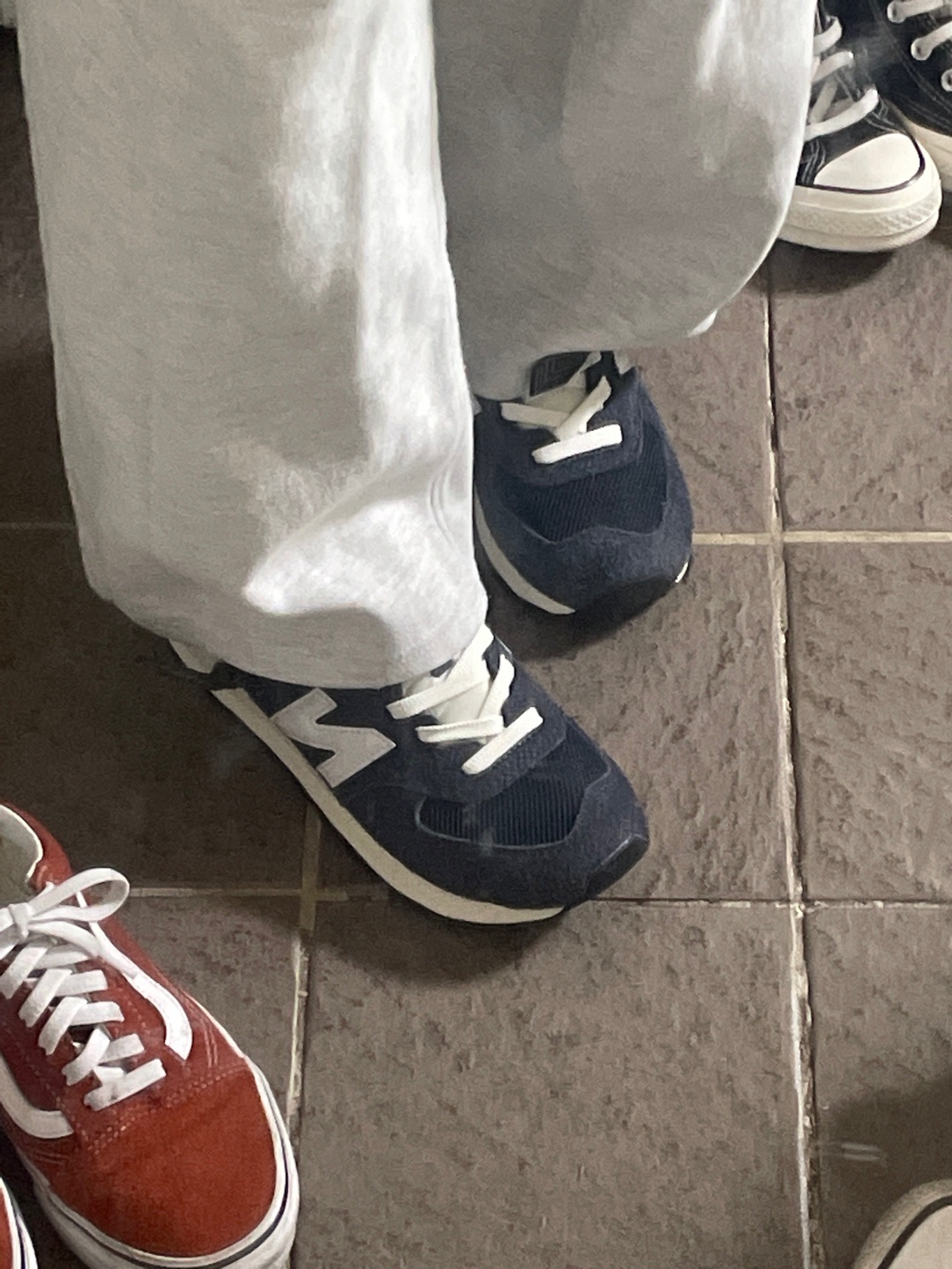 New Balance 574 Heritage Navy 착용 스타일
