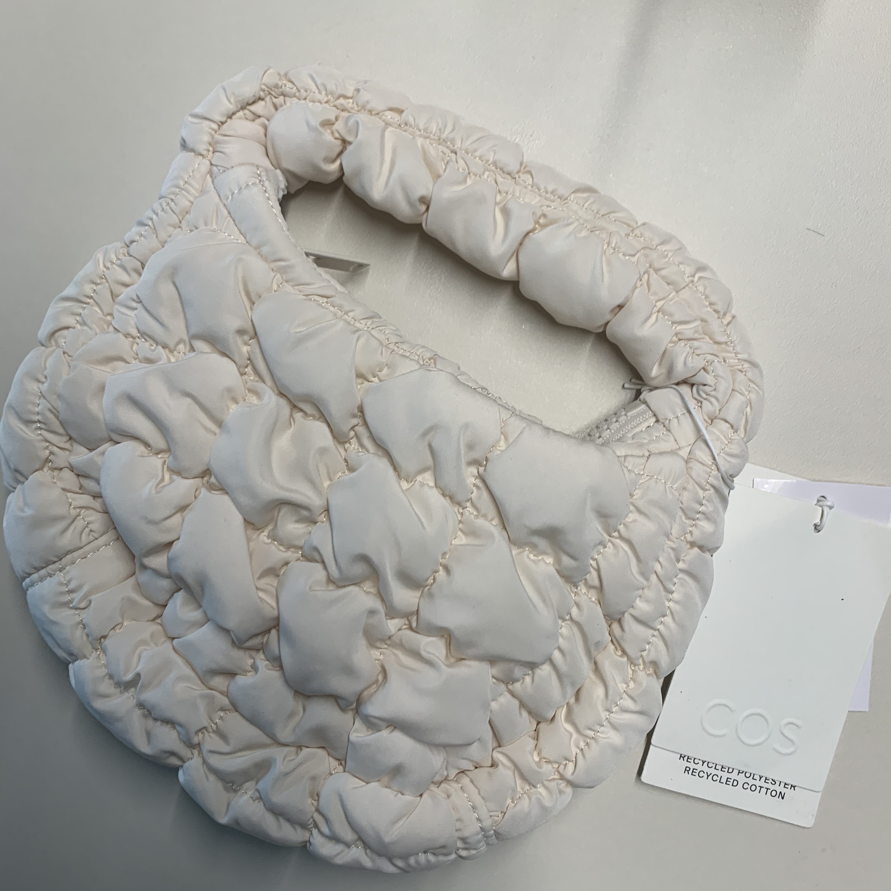 COS Quilted Micro Bag Off White 착용 스타일