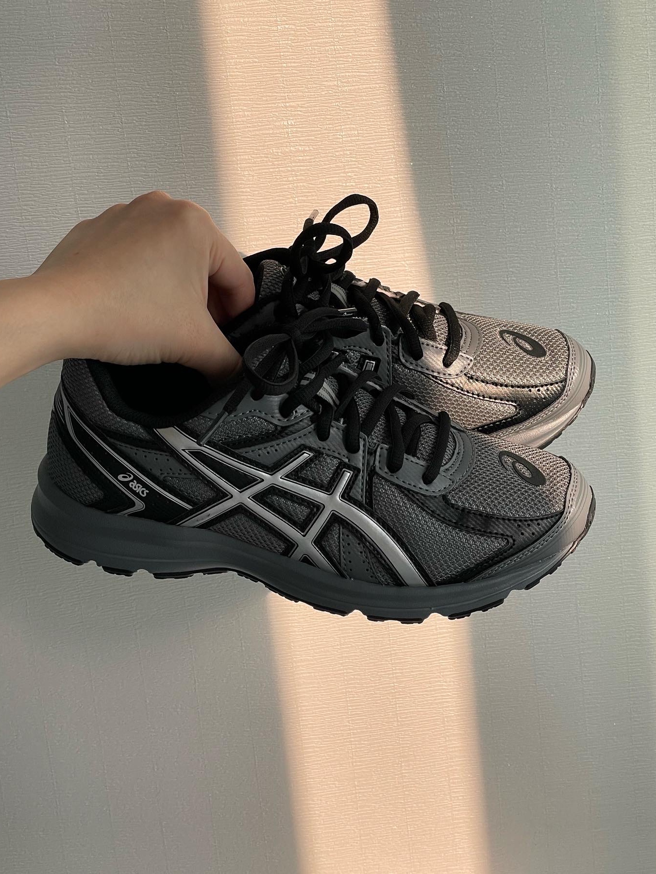 Asics Jog 100 S Steel Grey - 2E Wide 착용 스타일 - 5