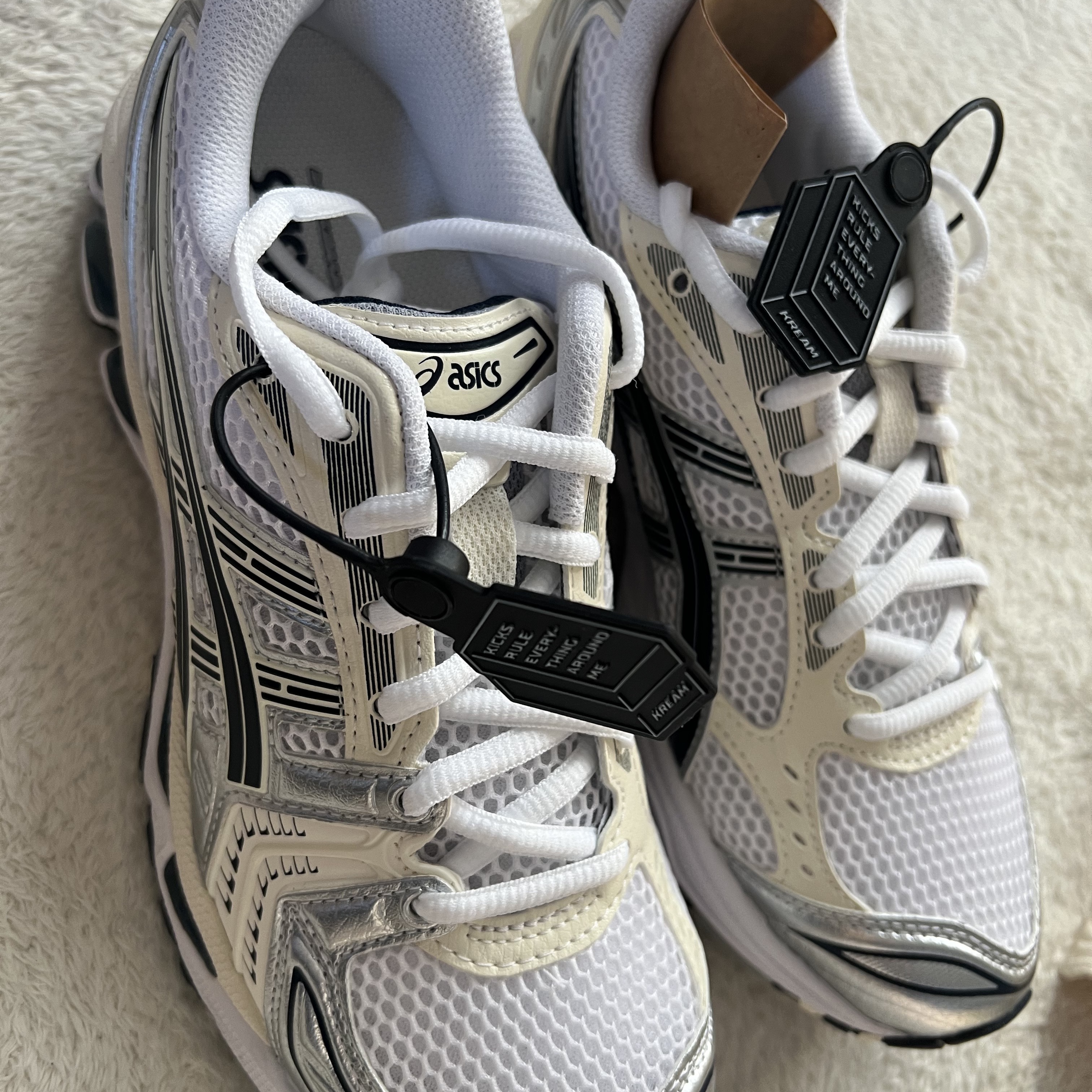 (W) Asics Gel-Kayano 14 White Midnight 착용 스타일