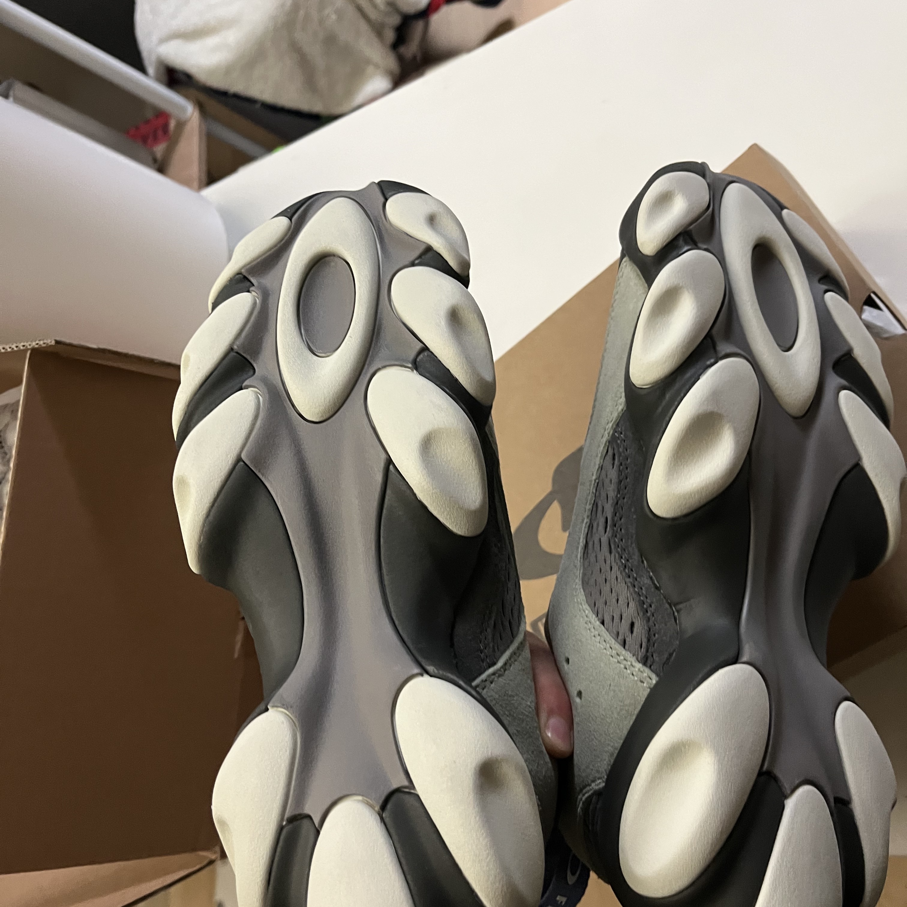Oakley Factory Team x Brain Dead Flesh Sandal Iron Brown Grey 착용 스타일 - 2
