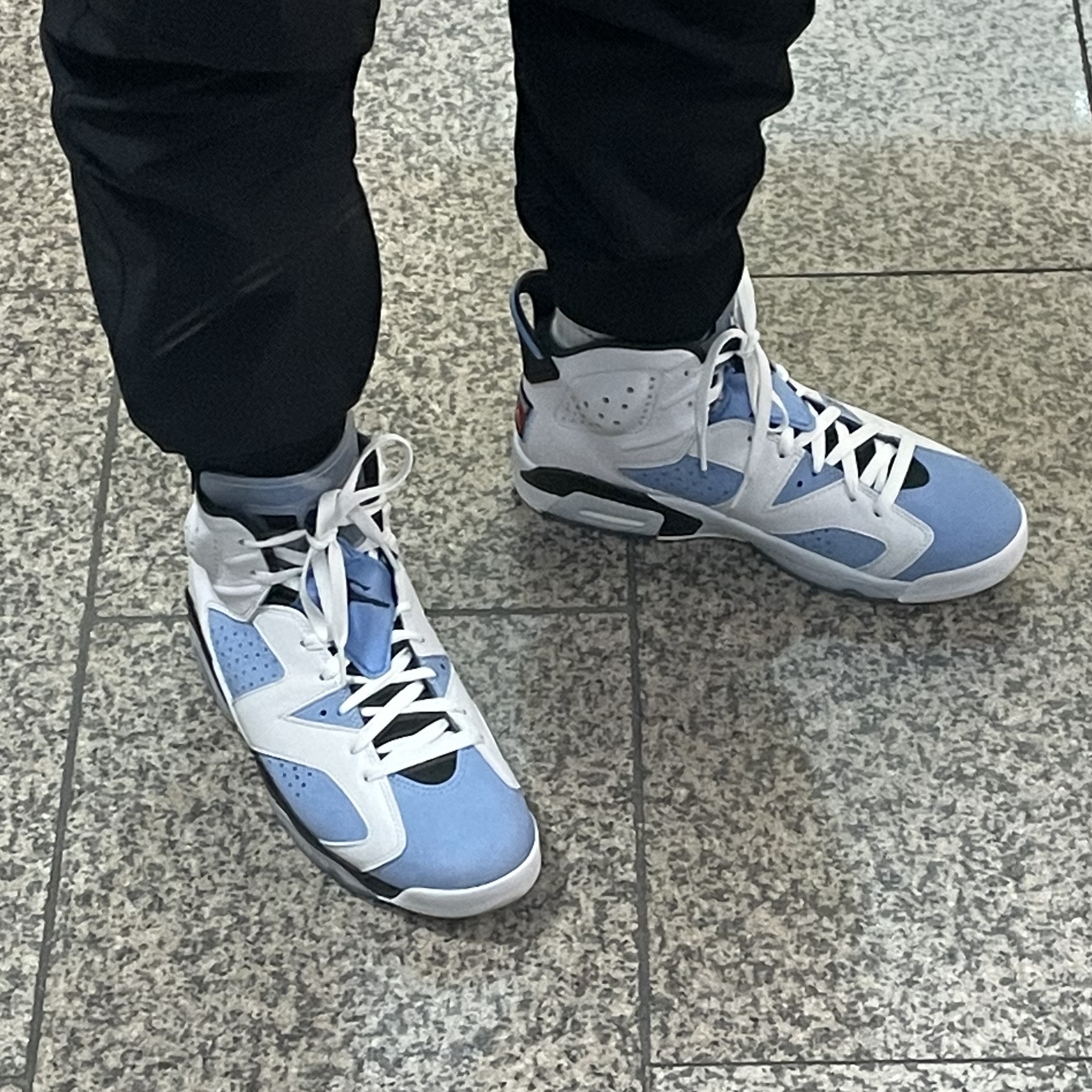 Jordan 6 Retro University Blue 착용 스타일