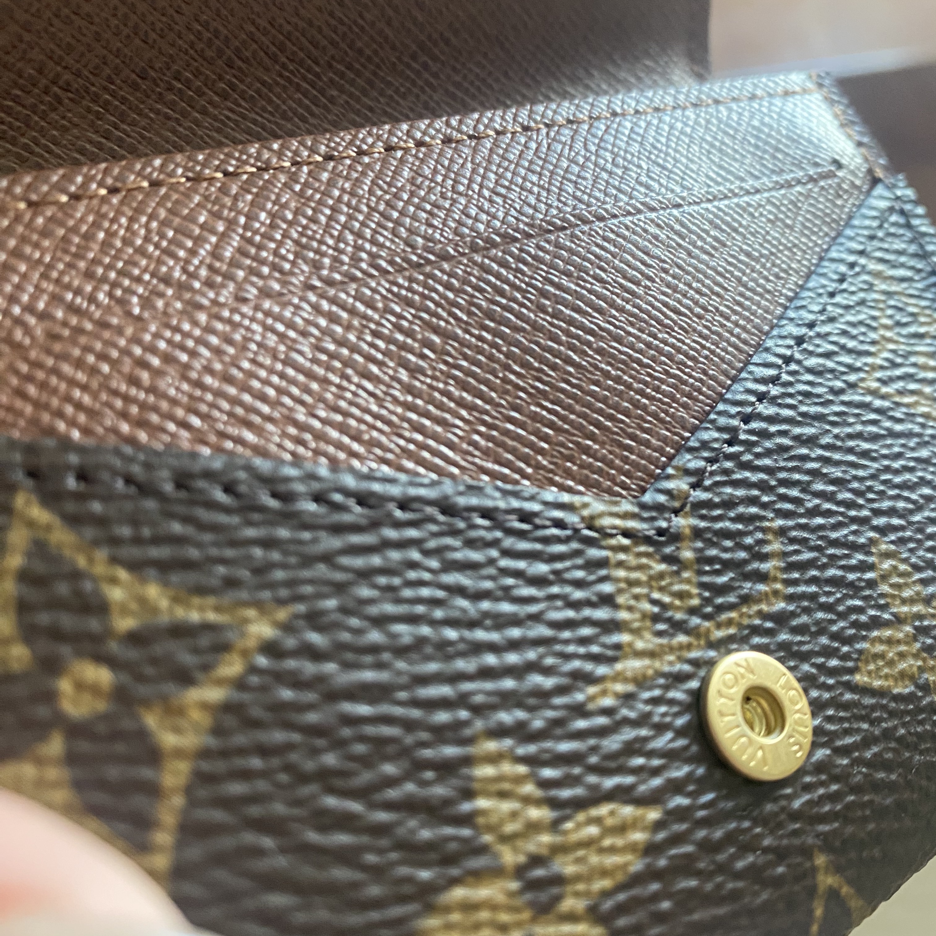 Louis Vuitton Envelope Business Card Holder Monogram 착용 스타일 - 2