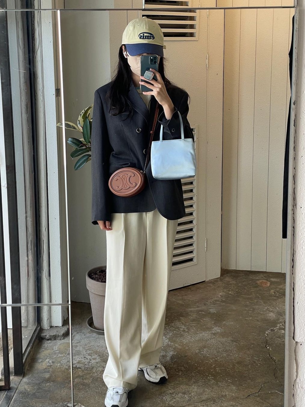 Hai Little Silk Bag Light Blue 착용 스타일