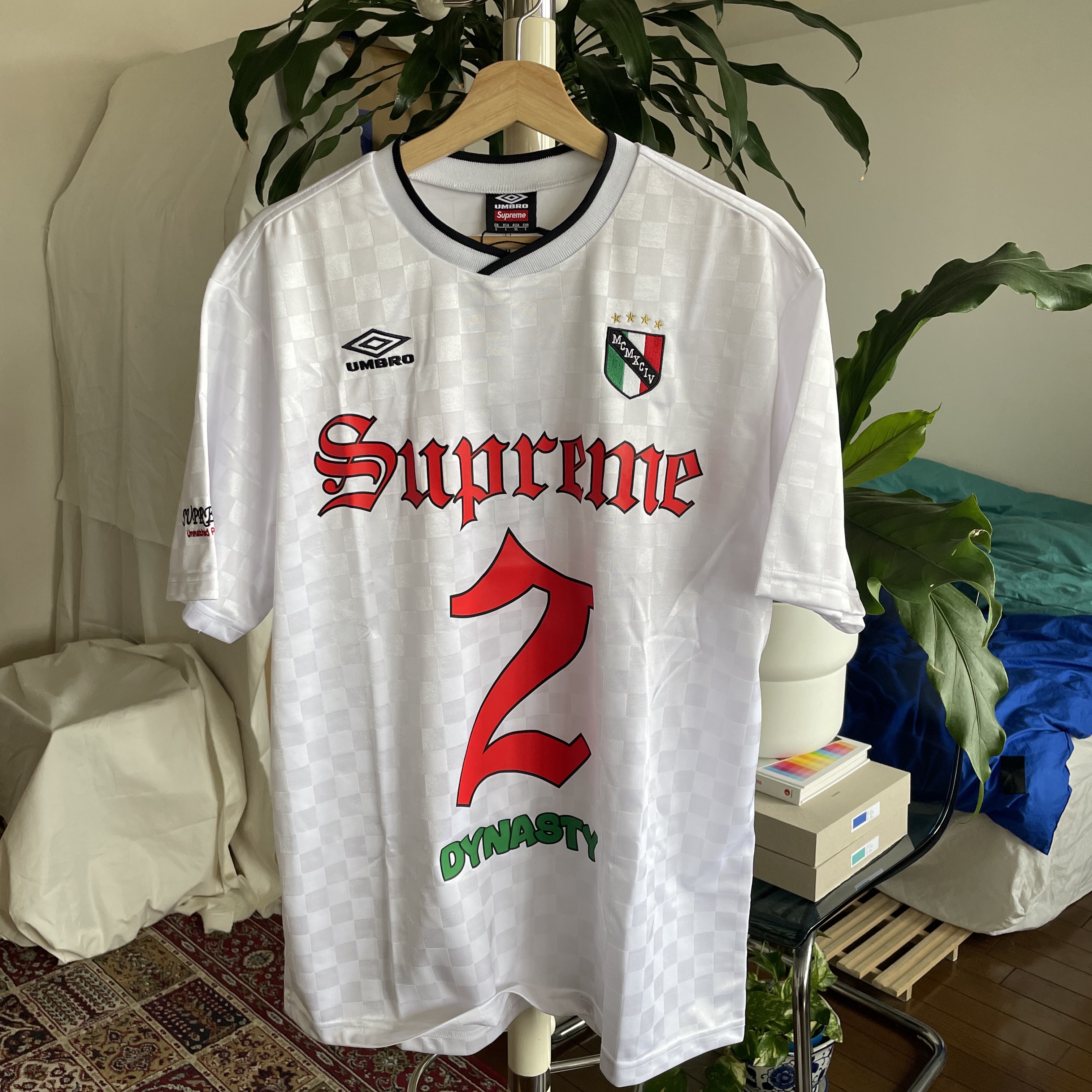 Supreme x Umbro Soccer Jersey White - 22SS 착용 스타일 - 1