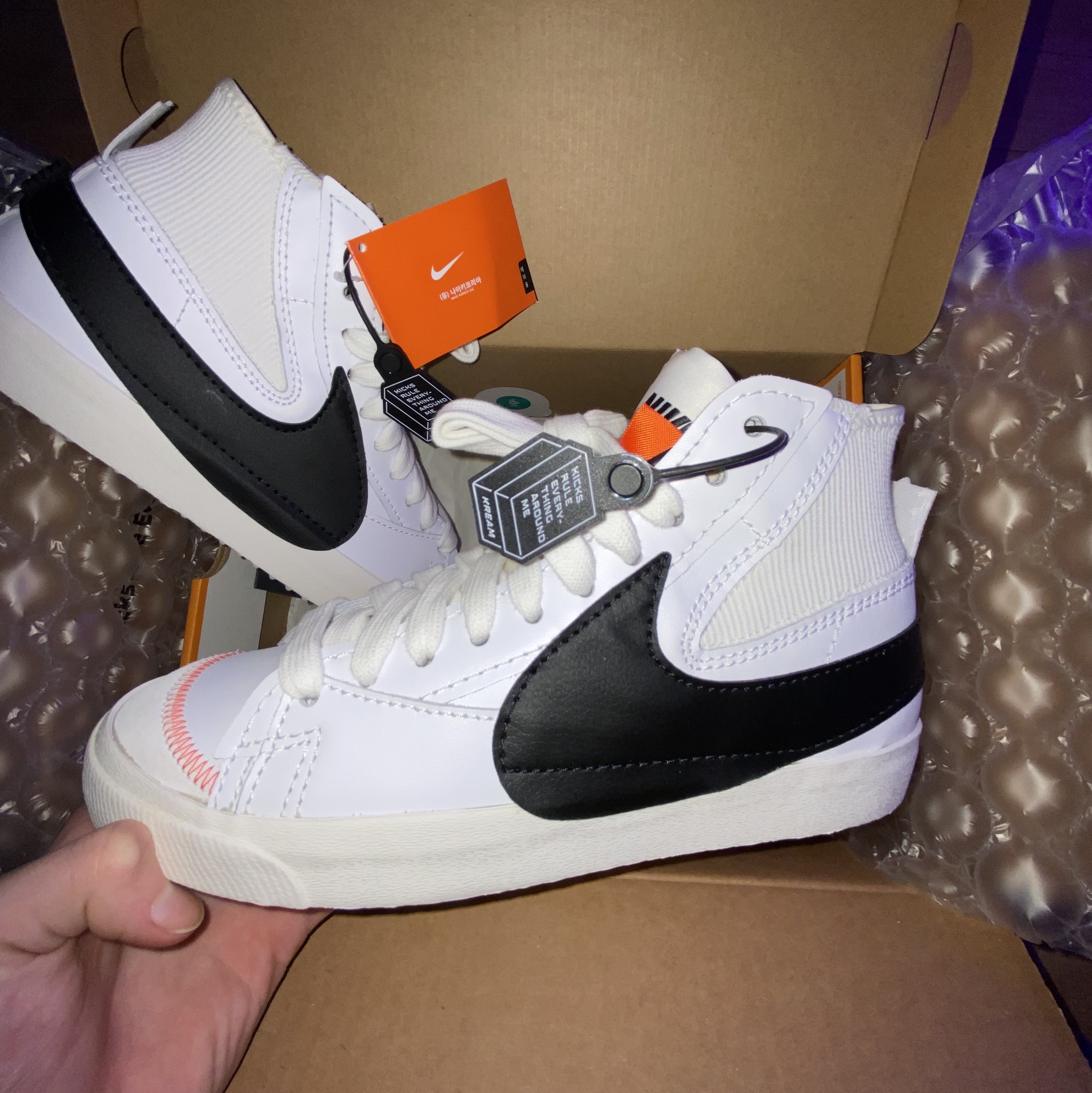 Nike Blazer Mid '77 Jumbo White and Black 착용 스타일 - 1