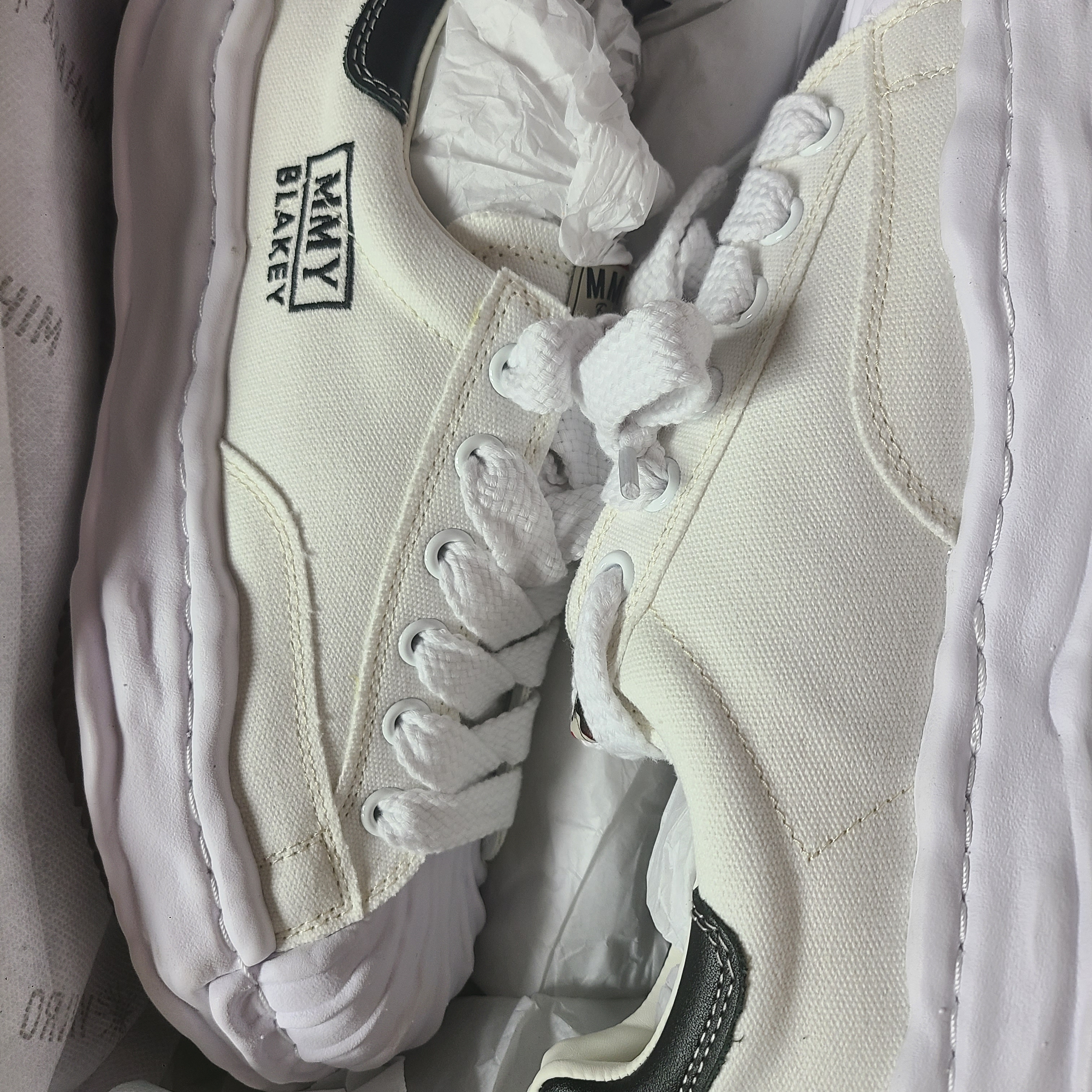 Maison Mihara Yasuhiro Blakey OG Sole Canvas Low-top Sneakers White 착용 스타일