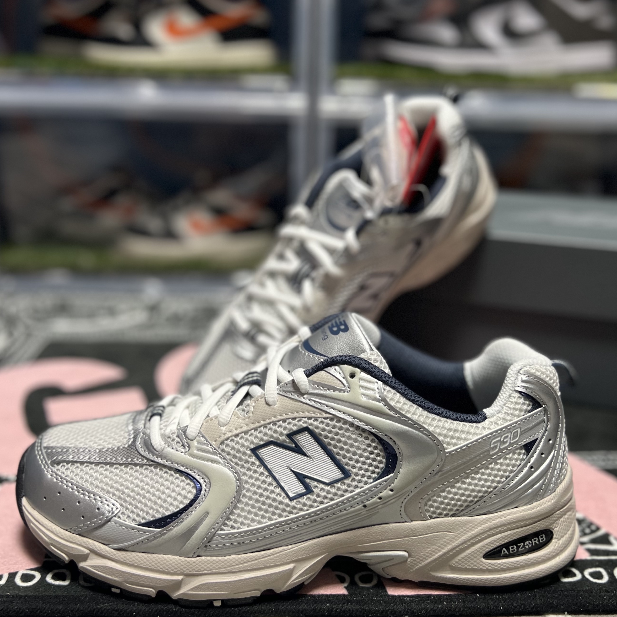 New Balance 530 Steel Grey 착용 스타일 - 3