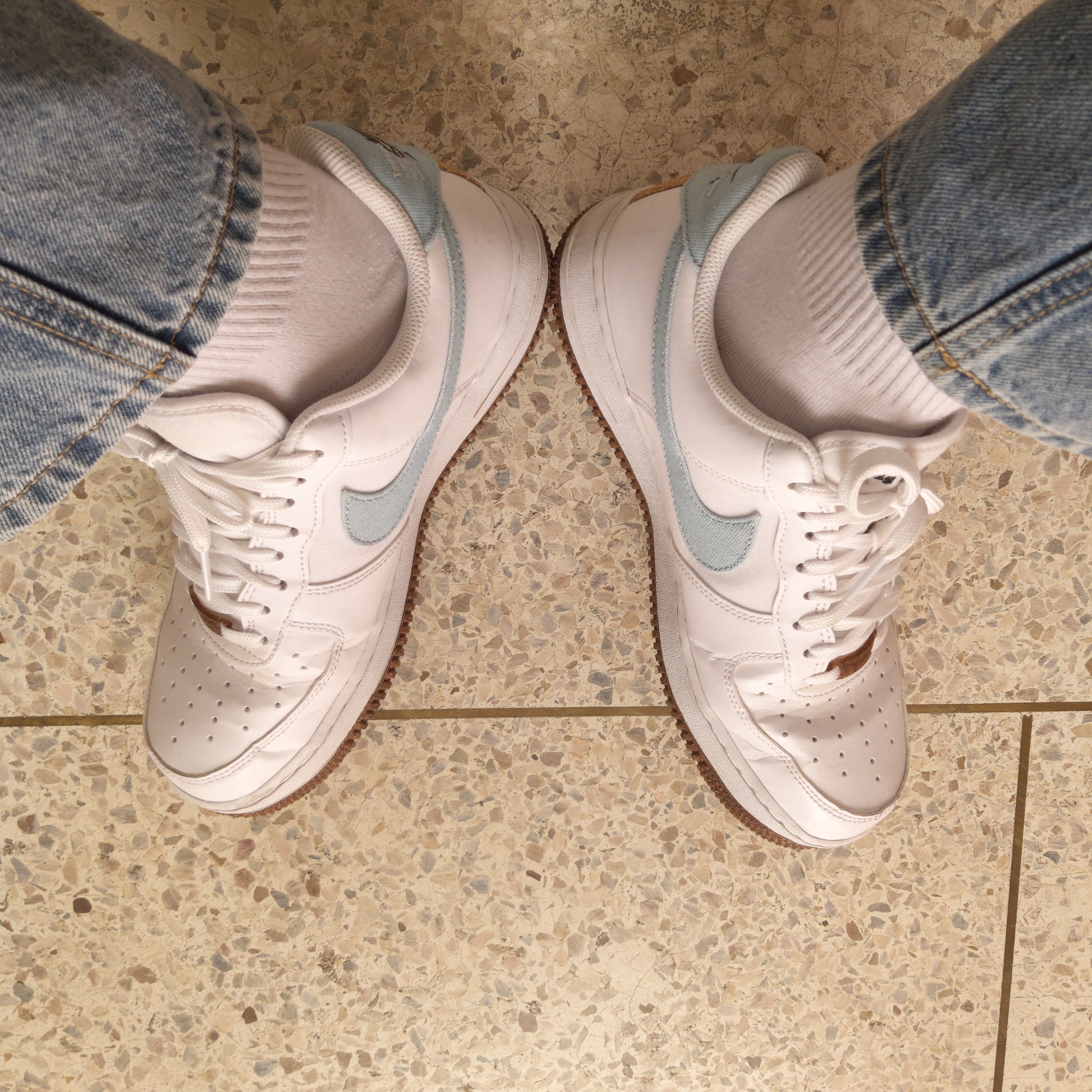 Nike Air Force 1 '07 LV8 Indigo 착용 스타일