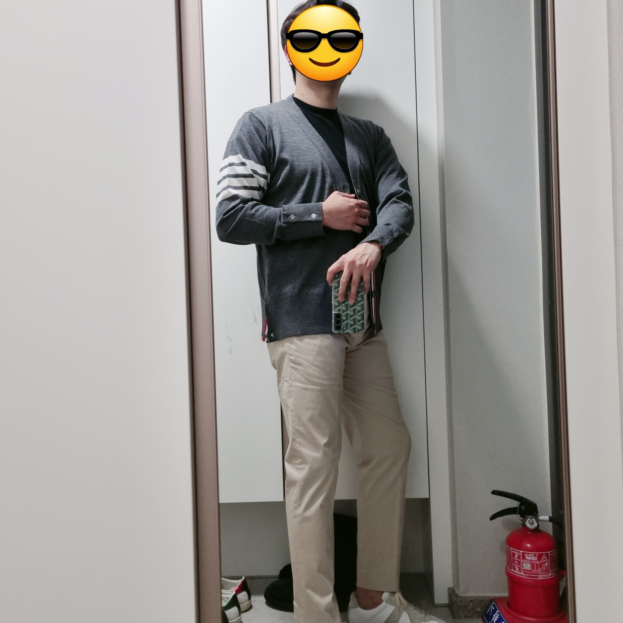 Thom Browne Sustainable Fine Merino Wool 4-Bar Classic Cardigan Medium Grey 착용 스타일 - 5