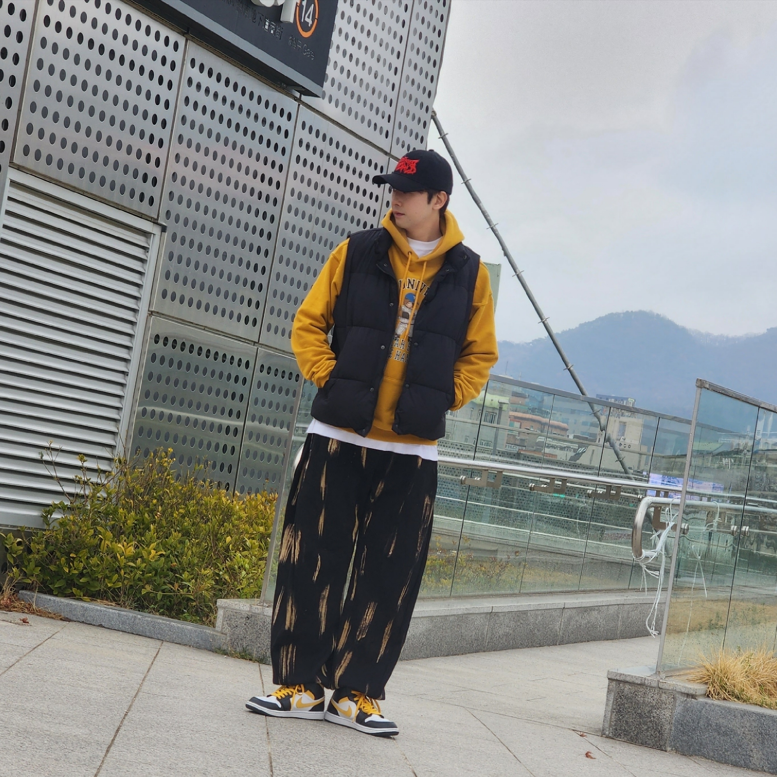 Jordan 1 Mid Pollen, (GS) Jordan 1 Mid Pollen 착용 스타일 - 4