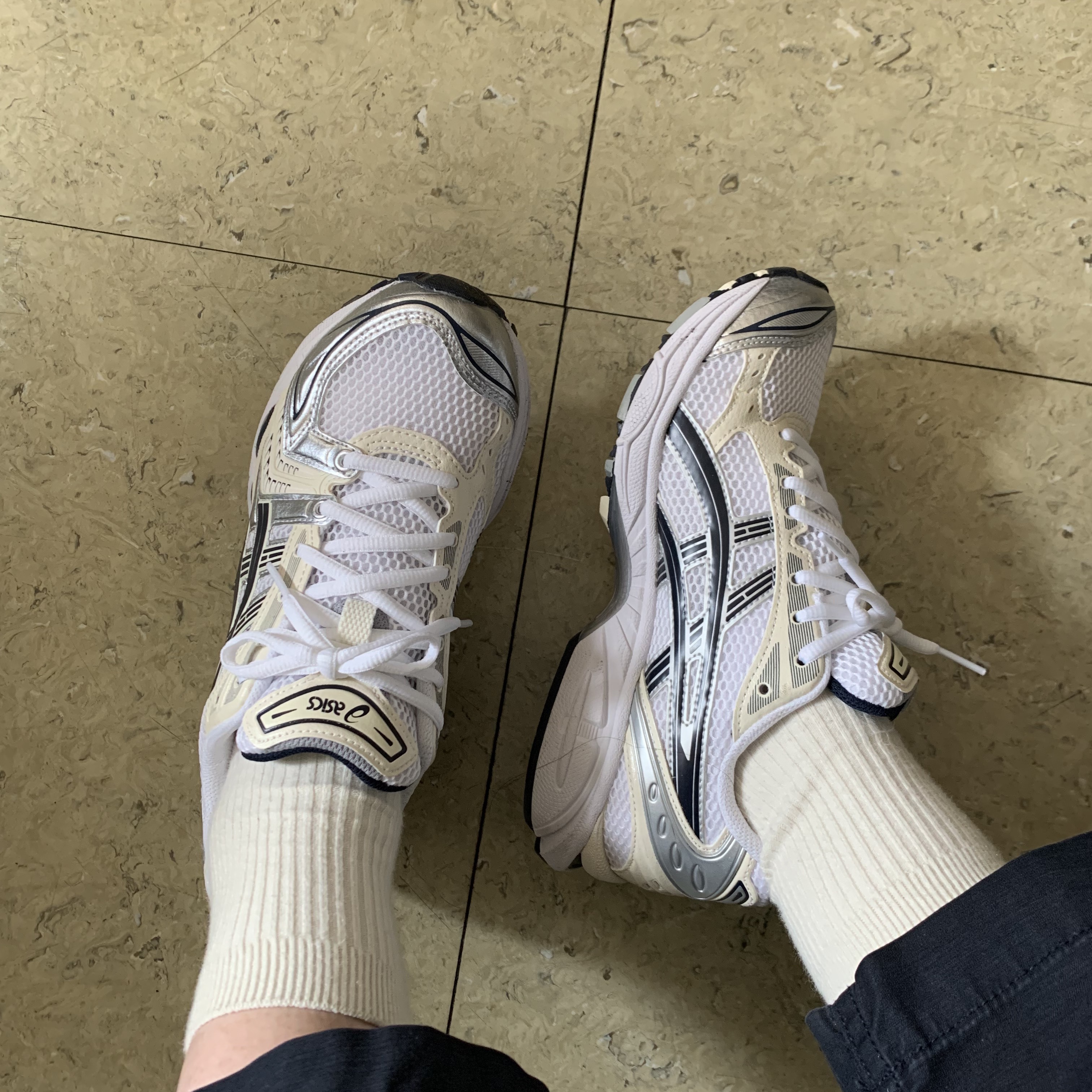 (W) Asics Gel-Kayano 14 White Midnight 착용 스타일