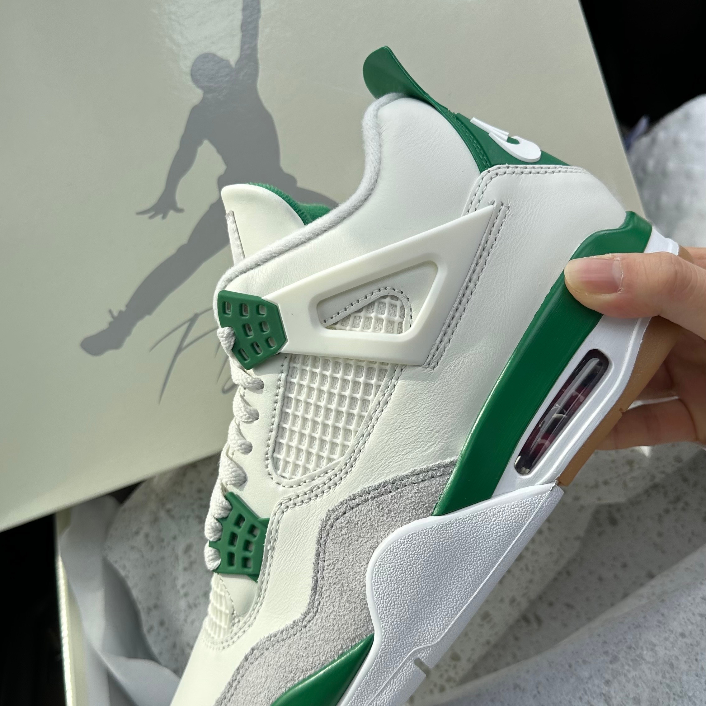 Jordan 4 x Nike SB Retro SP Pine Green 착용 스타일