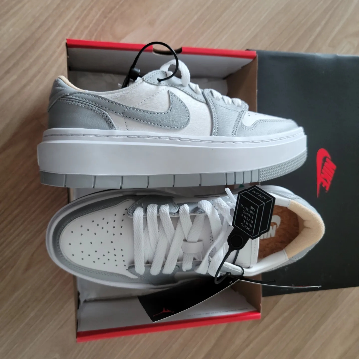 (W) Jordan 1 Elevate Low White and Wolf Grey 착용 스타일 - 3