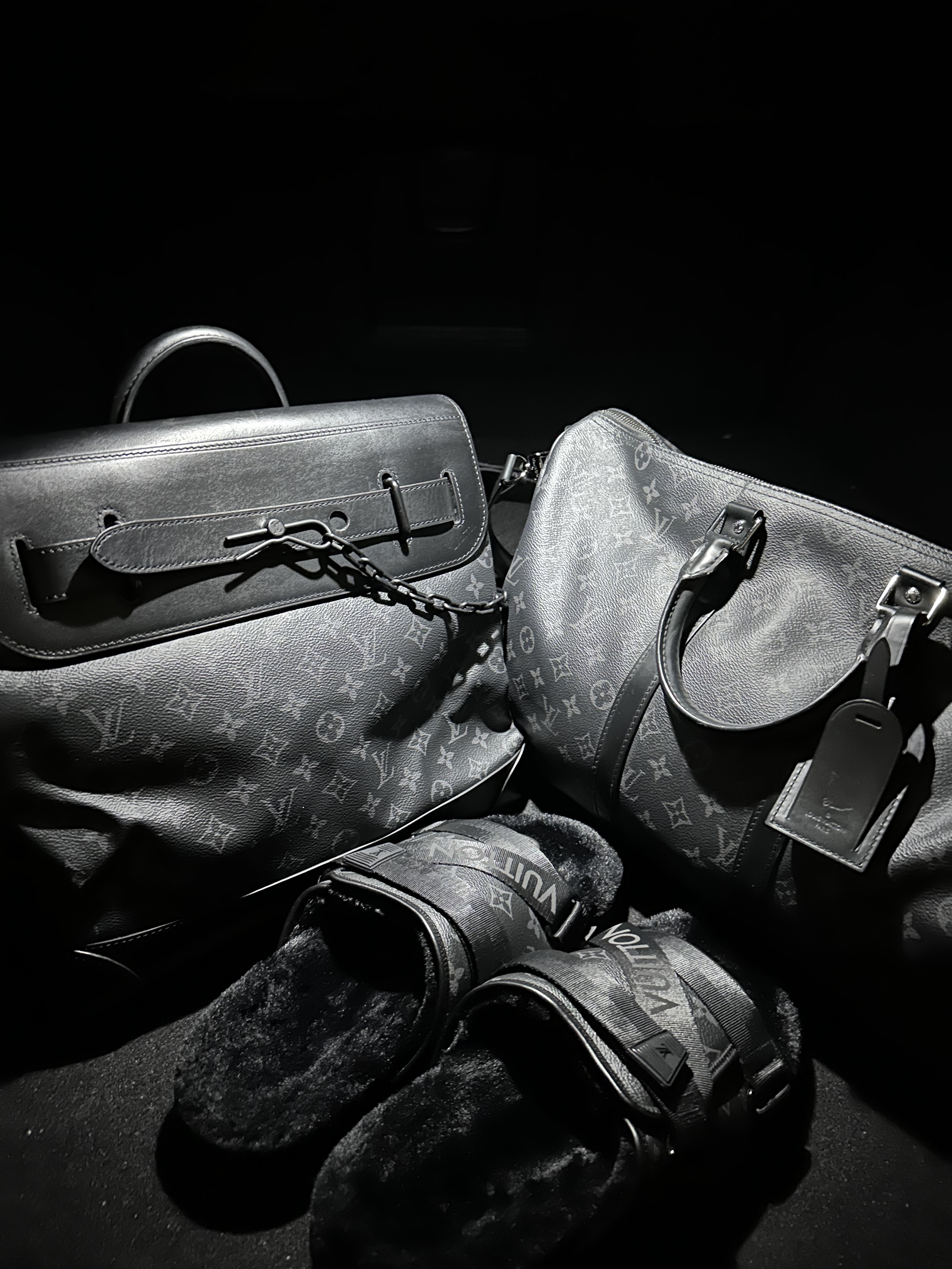 Louis Vuitton Steamer PM Monogram Eclipse, Louis Vuitton Keepall Bandouliere 55 Monogram Eclipse Grey 착용 스타일