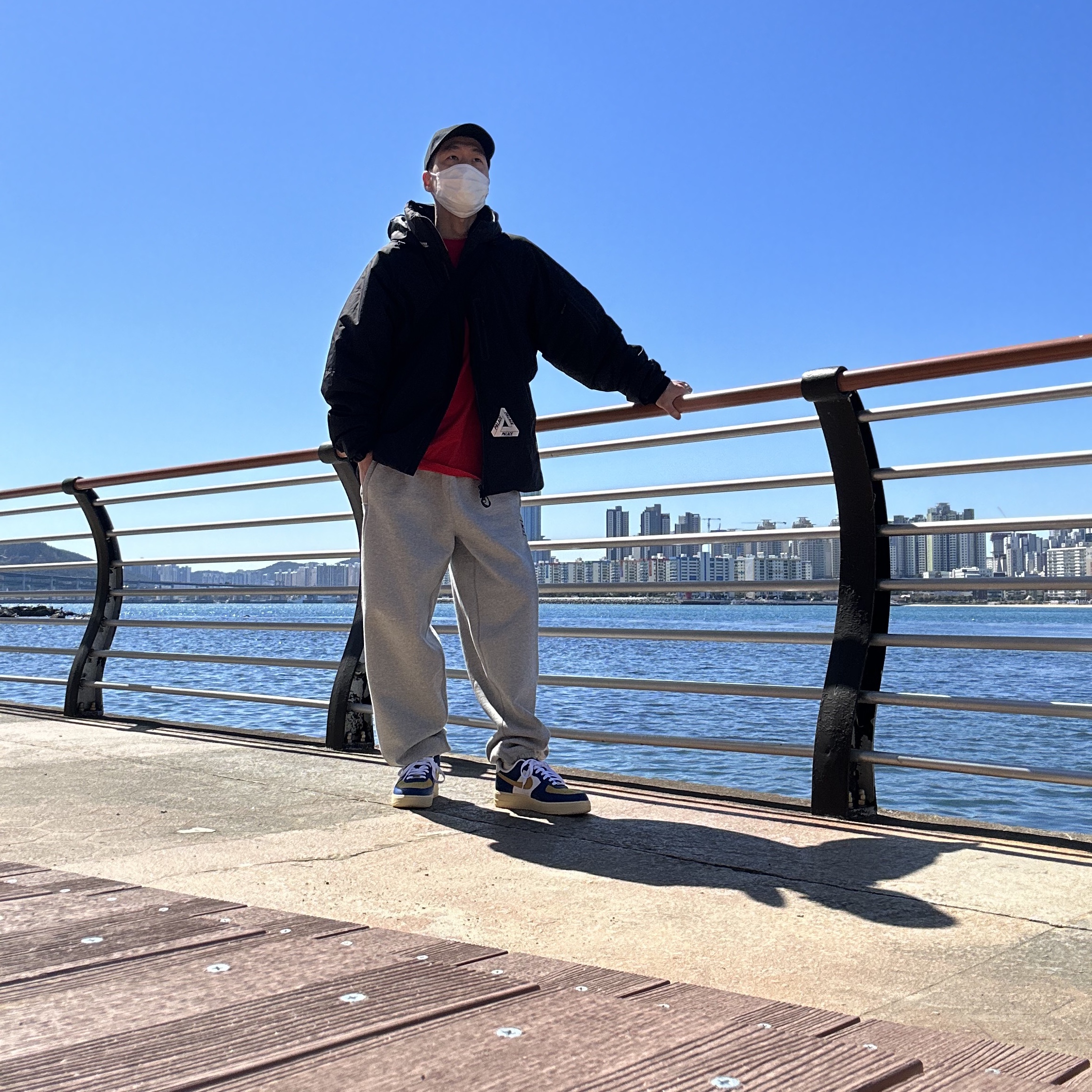 Palace Gore-Tex Infinium Loft Jacket Black - 22FW, Supreme x The North Face Bandana T-Shirt Red - 22SS 착용 스타일