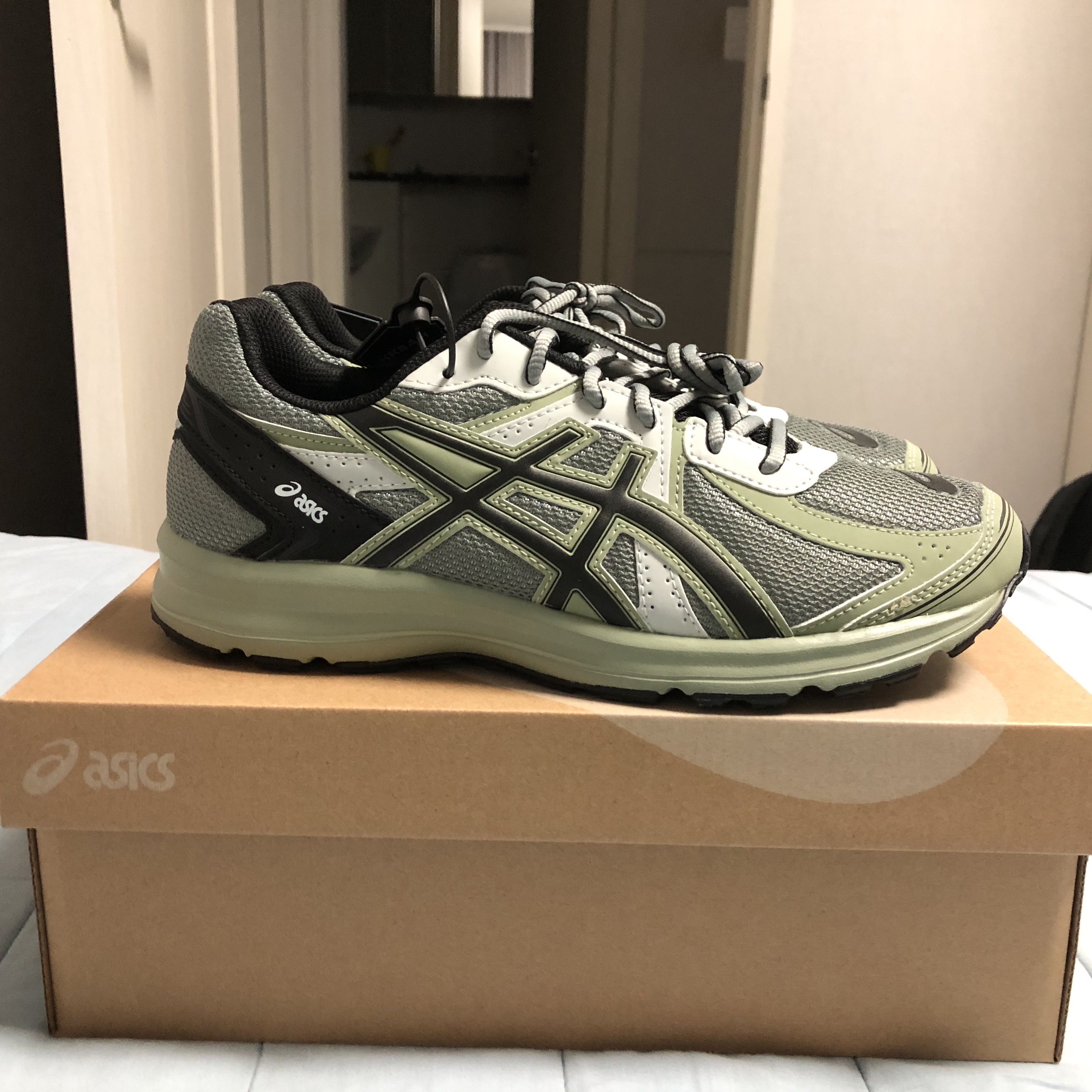 Asics Jog 100 S Sheet Rock - 2E Wide 착용 스타일 - 3