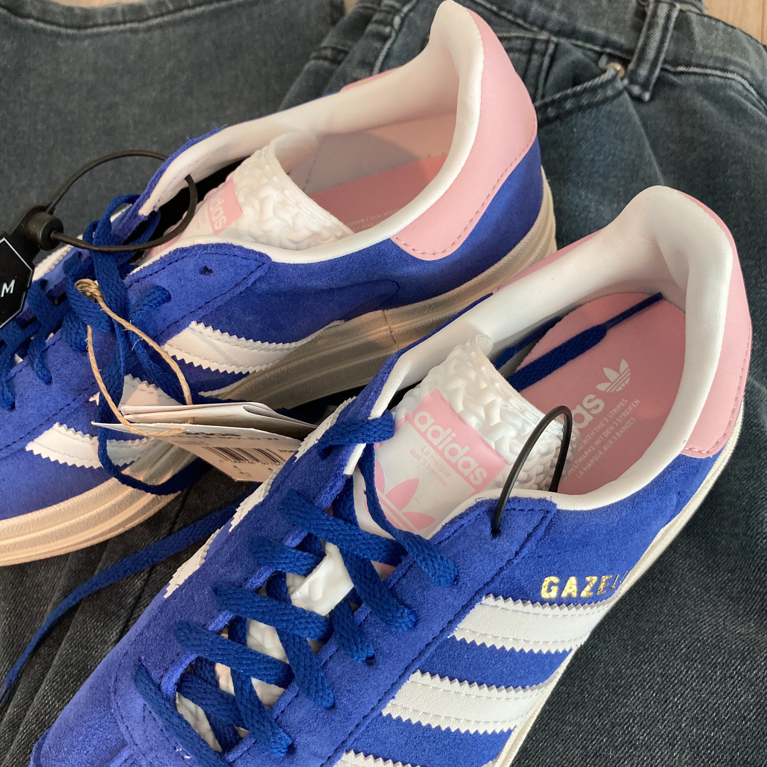 (W) Adidas Gazelle Bold Blue Pink 착용 스타일 - 1
