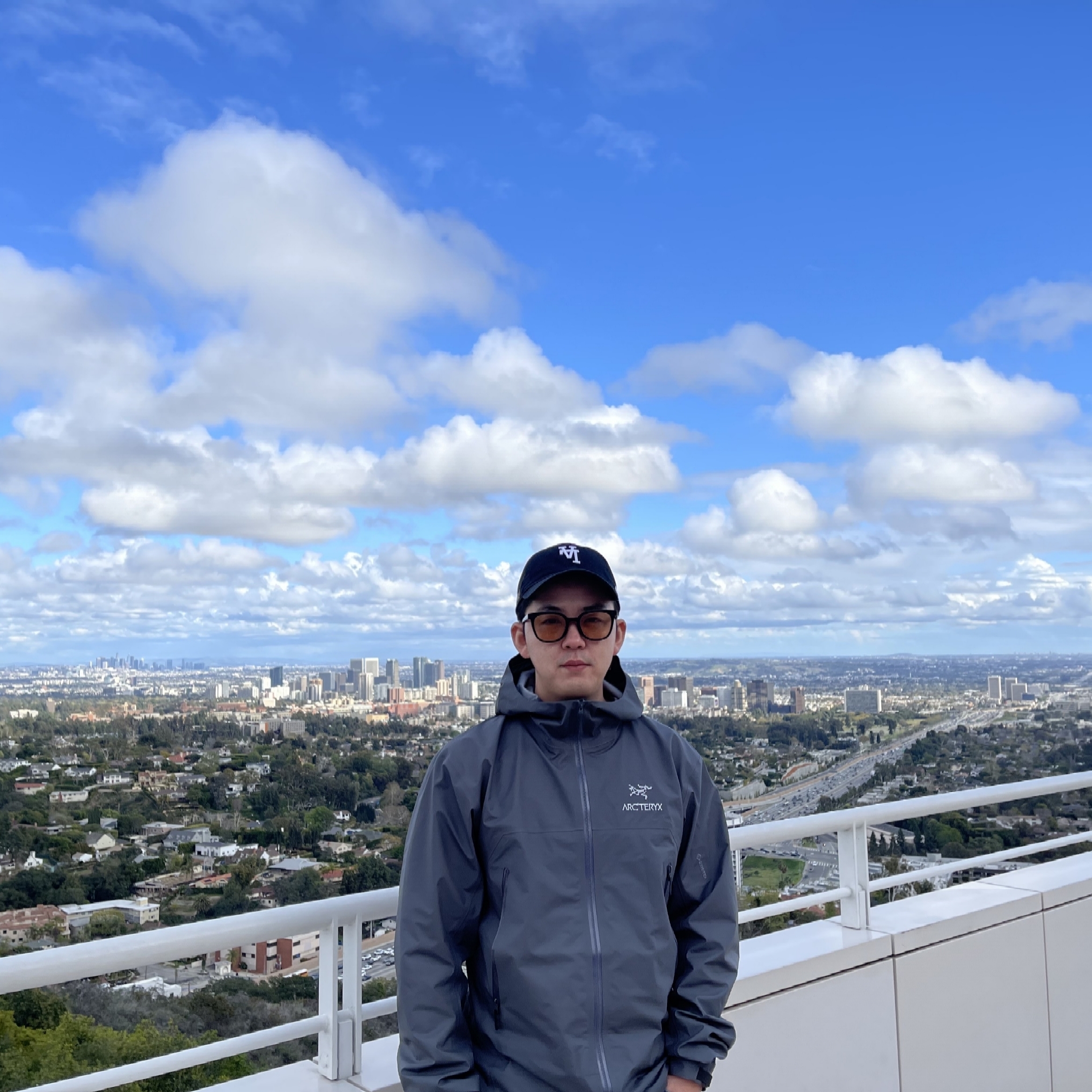 Arc'teryx Beta Jacket Cloud 착용 스타일