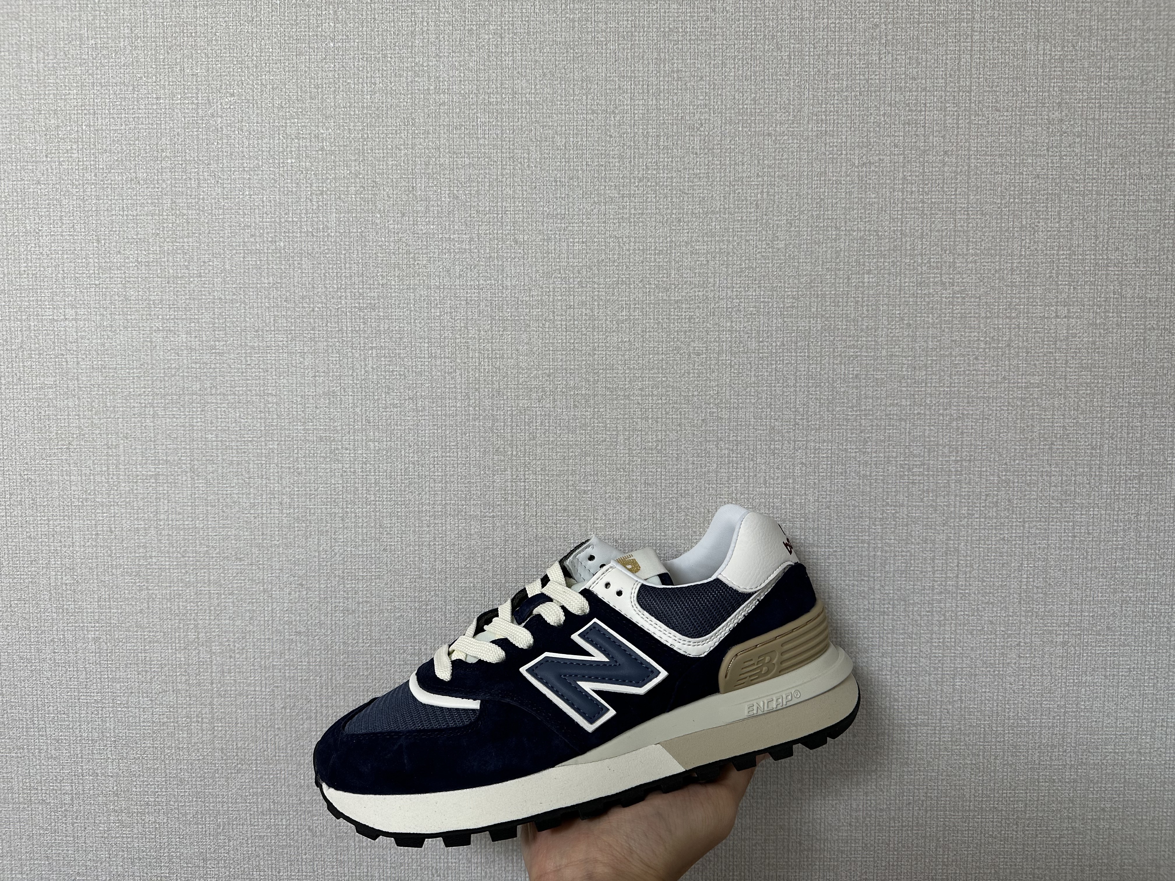New Balance 574 Legacy Navy, New Balance 574 Legacy Navy Sea Salt 착용 스타일 - 3