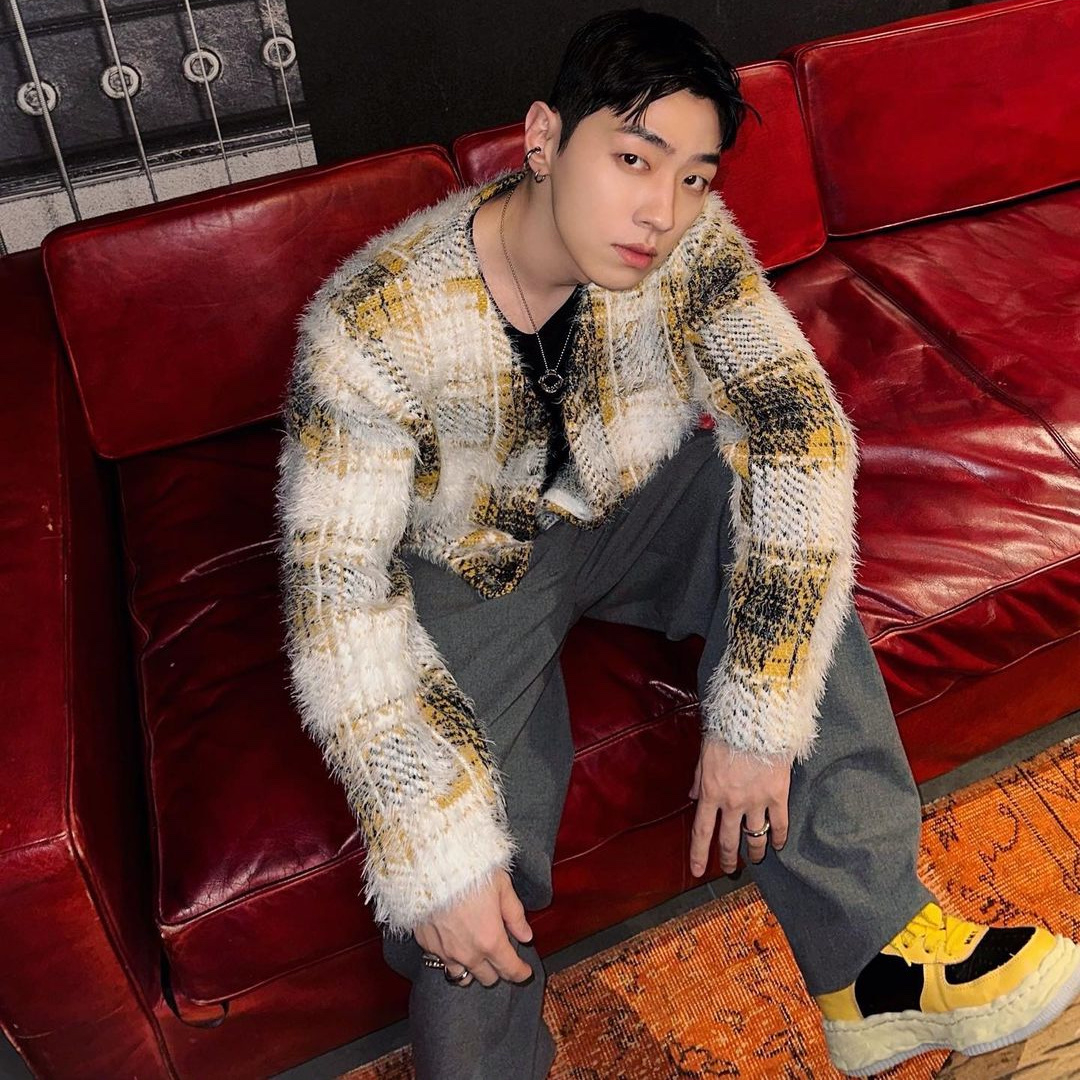 Maison Mihara Yasuhiro Wayne VL OG Sole Leather Low-top Sneakers Yellow Black 착용 스타일 - 3
