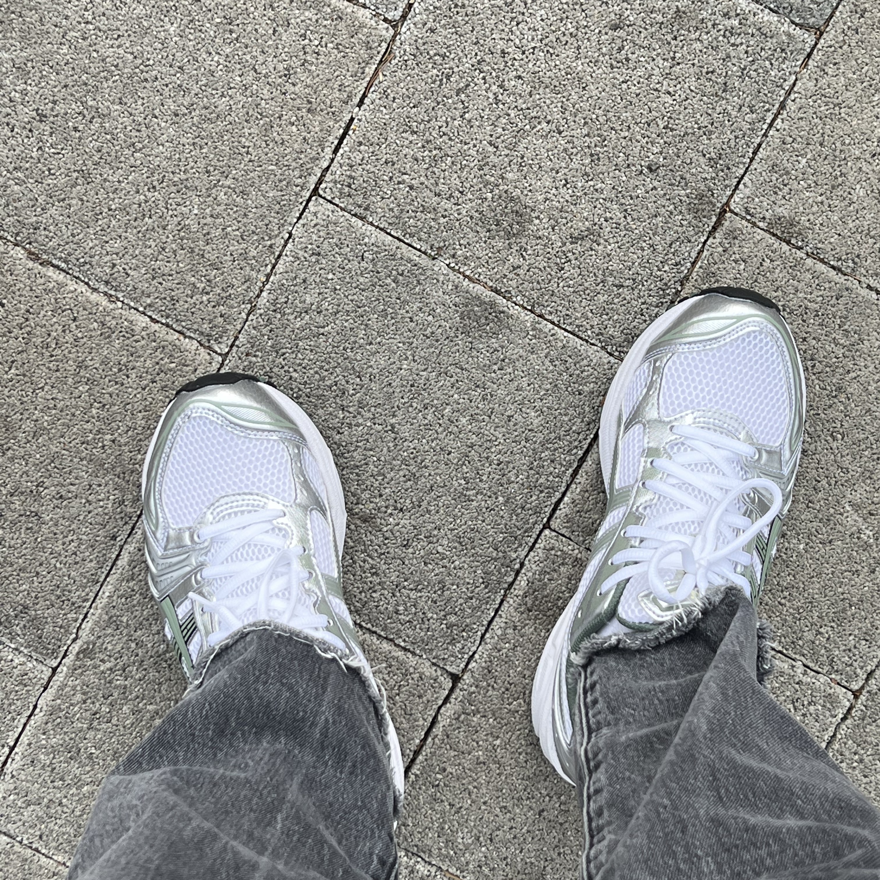 Asics Gel-Kayano 14 White Slate Grey 착용 스타일
