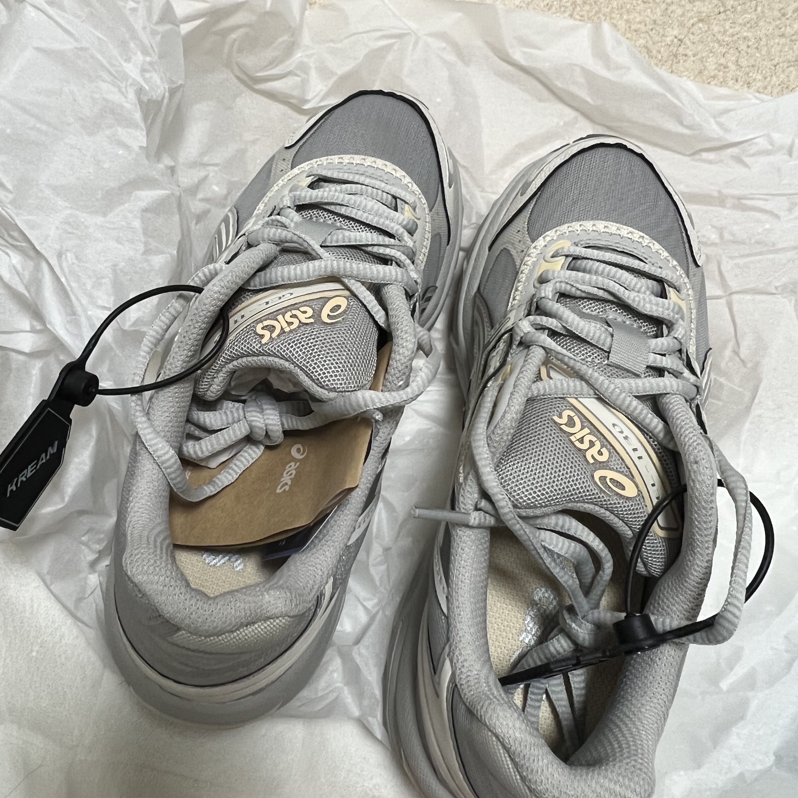 Asics Gel-1130 RE Oyster Grey Pure Silver 착용 스타일