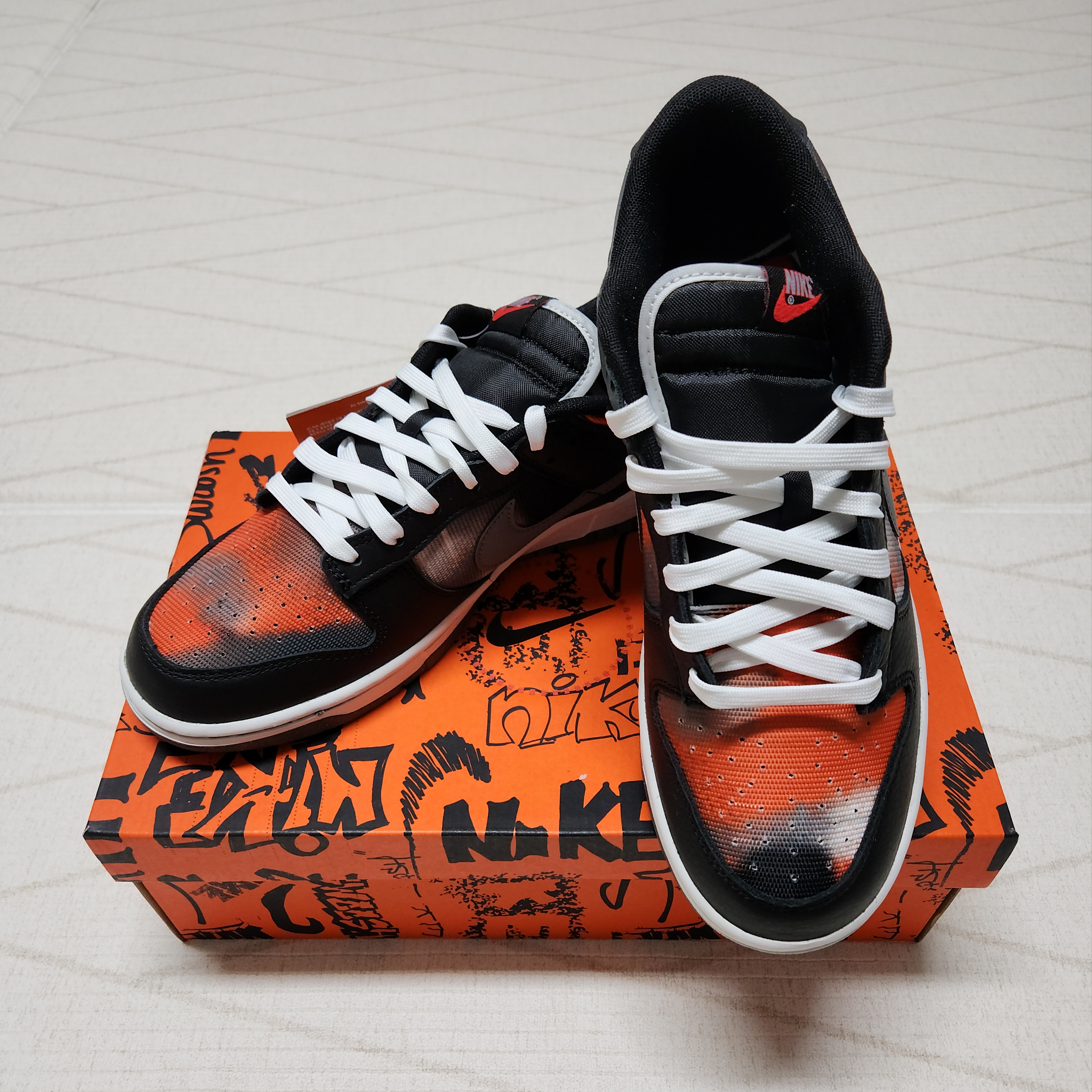 Nike Dunk Low Retro PRM Black and Tumbled Grey 착용 스타일 - 2