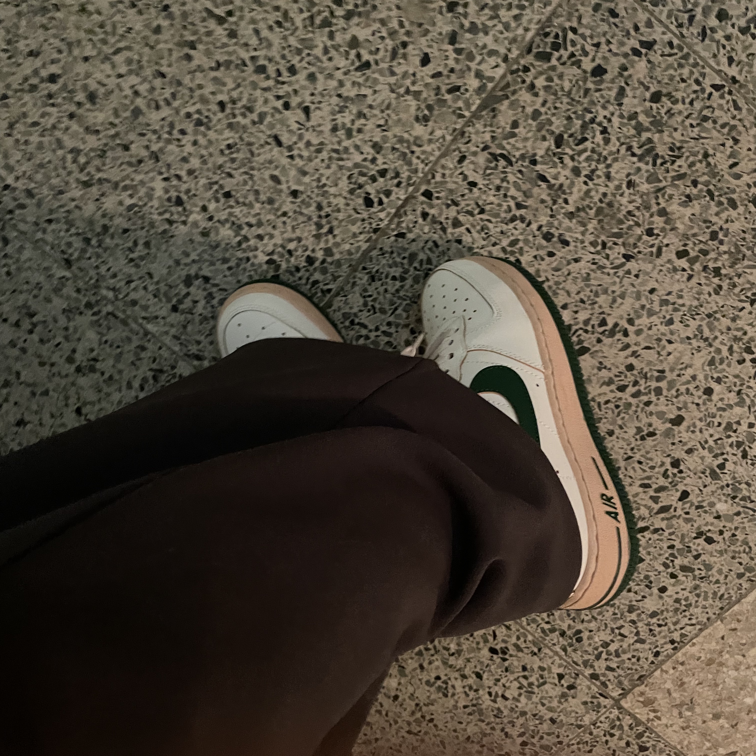 (W) Nike Air Force 1 Low Gorge Green 착용 스타일 - 2