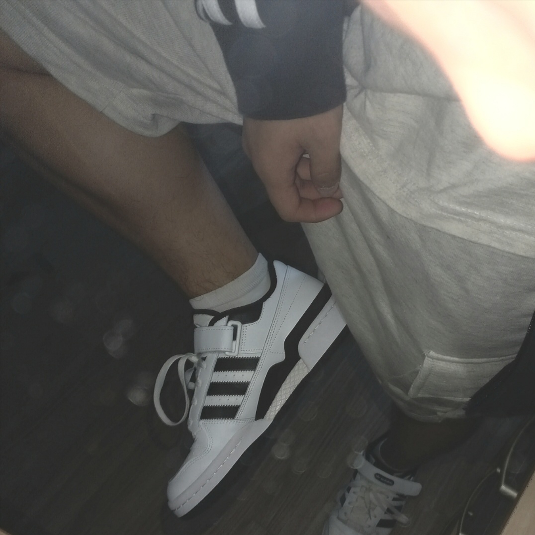 Adidas Forum Low White Black 착용 스타일 - 1