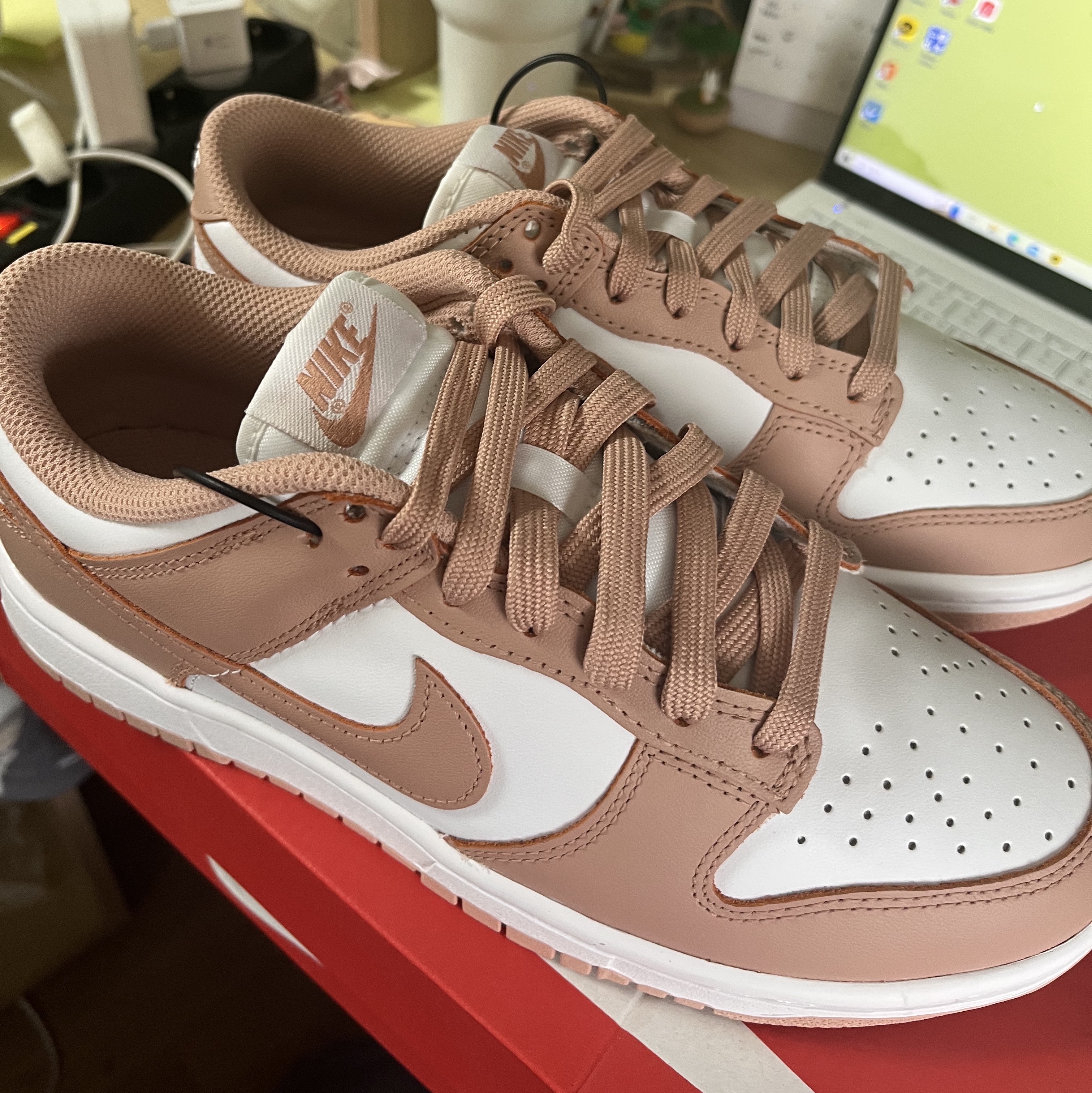 (W) Nike Dunk Low Rose Whisper 착용 스타일 - 2
