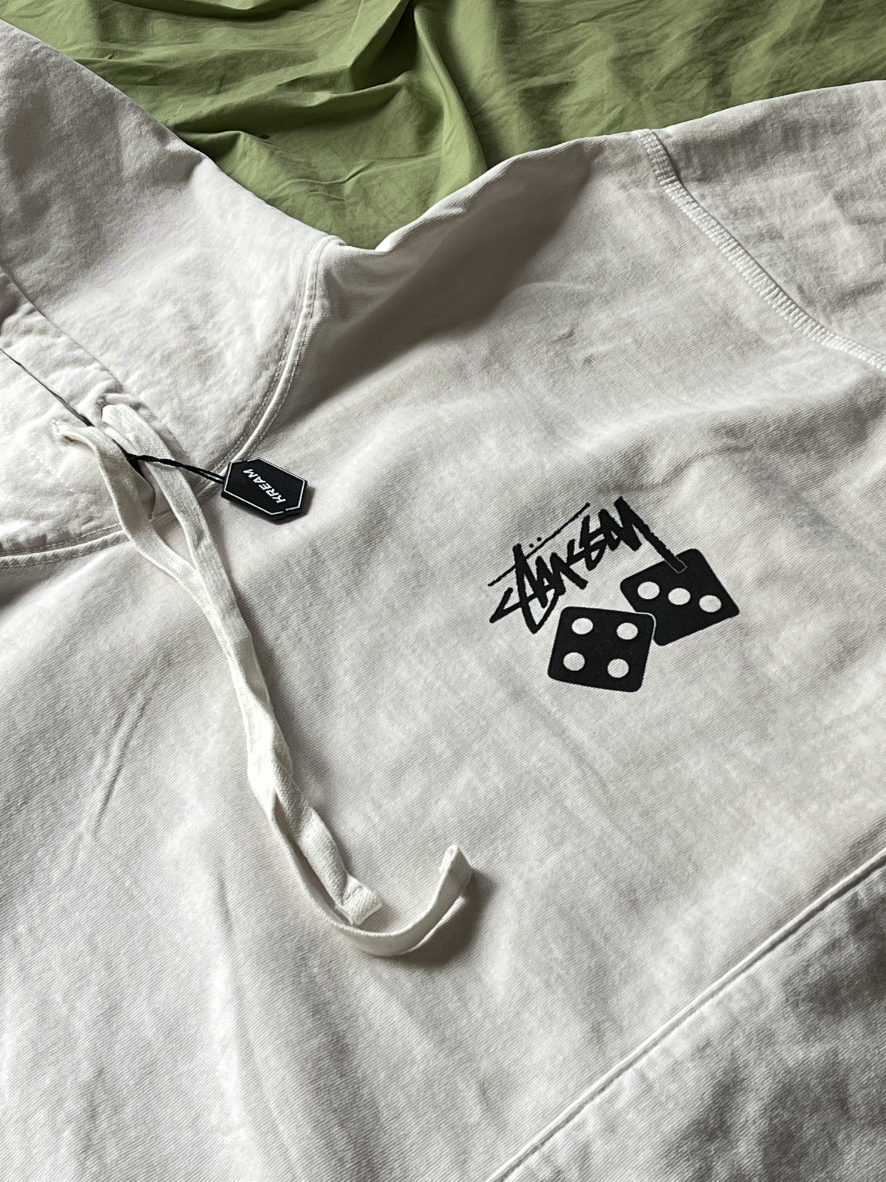 Stussy Dice Pigment Dyed Hoodie Natural 착용 스타일 - 5