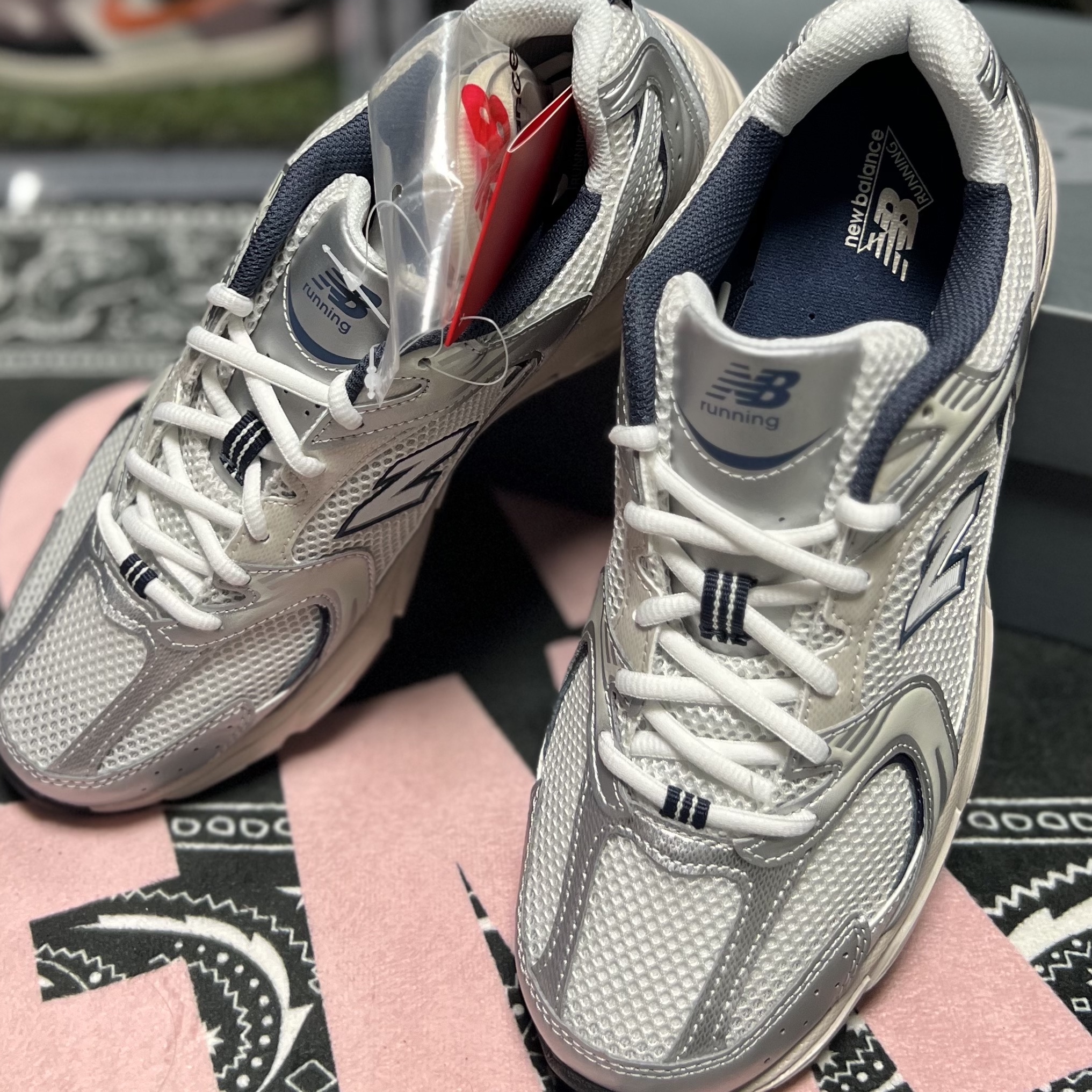 New Balance 530 Steel Grey 착용 스타일 - 5