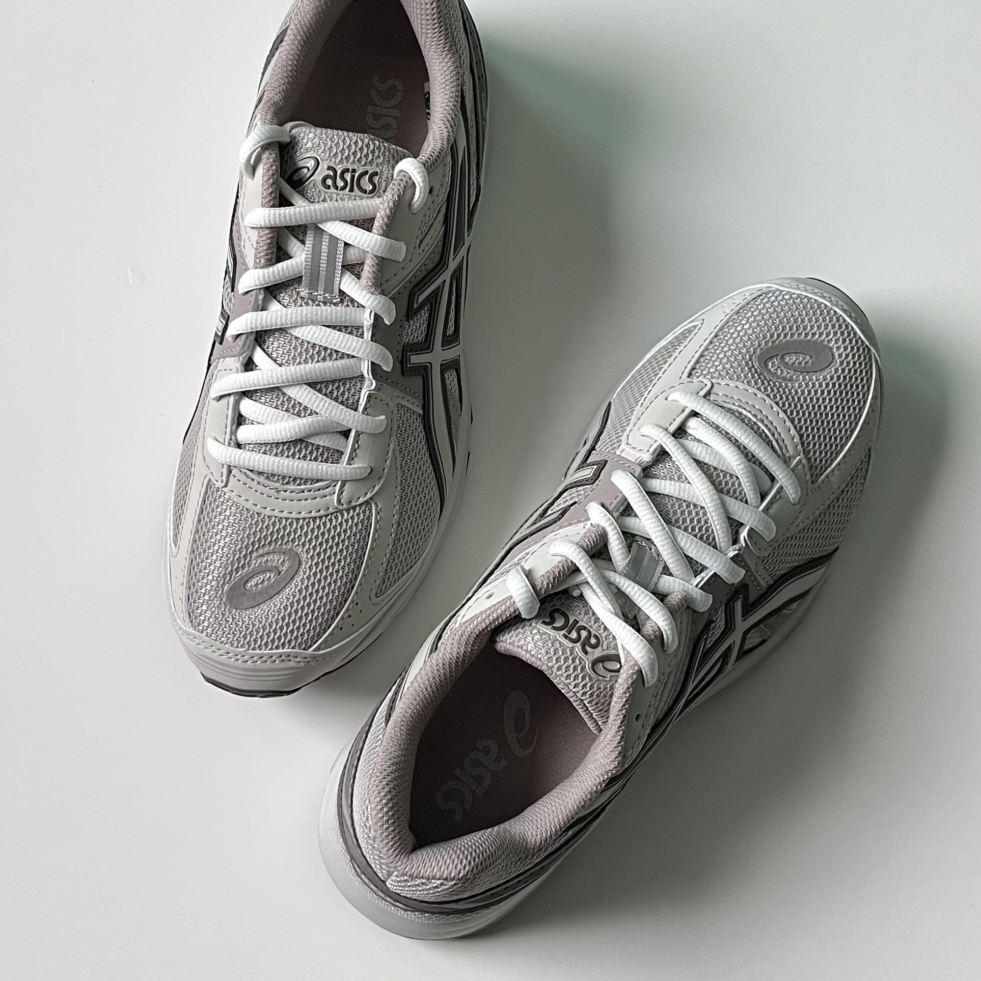 Asics Jog 100 S Birch - 2E Wide 착용 스타일 - 1