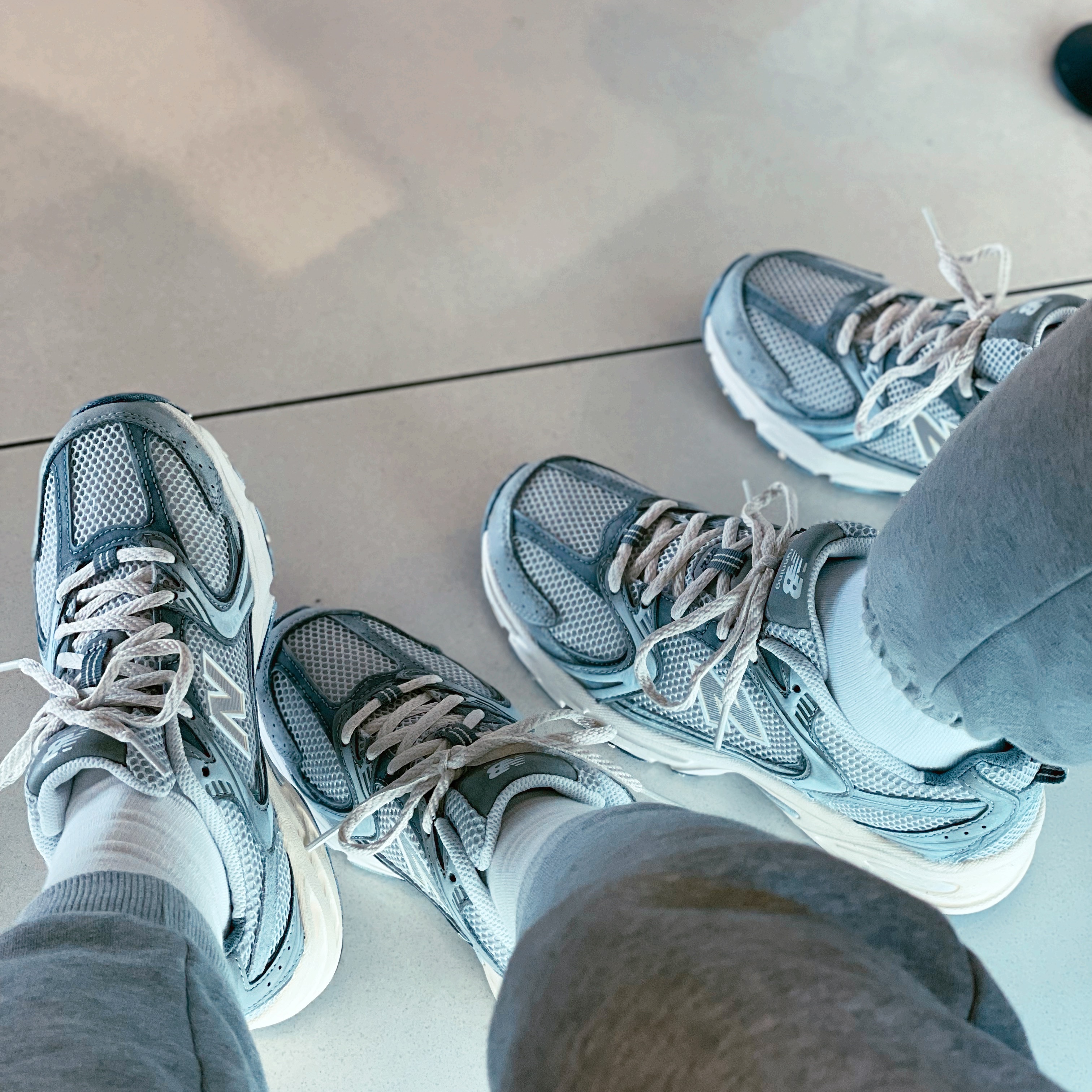 New Balance 530 Premium Vintage Grey Matter 착용 스타일