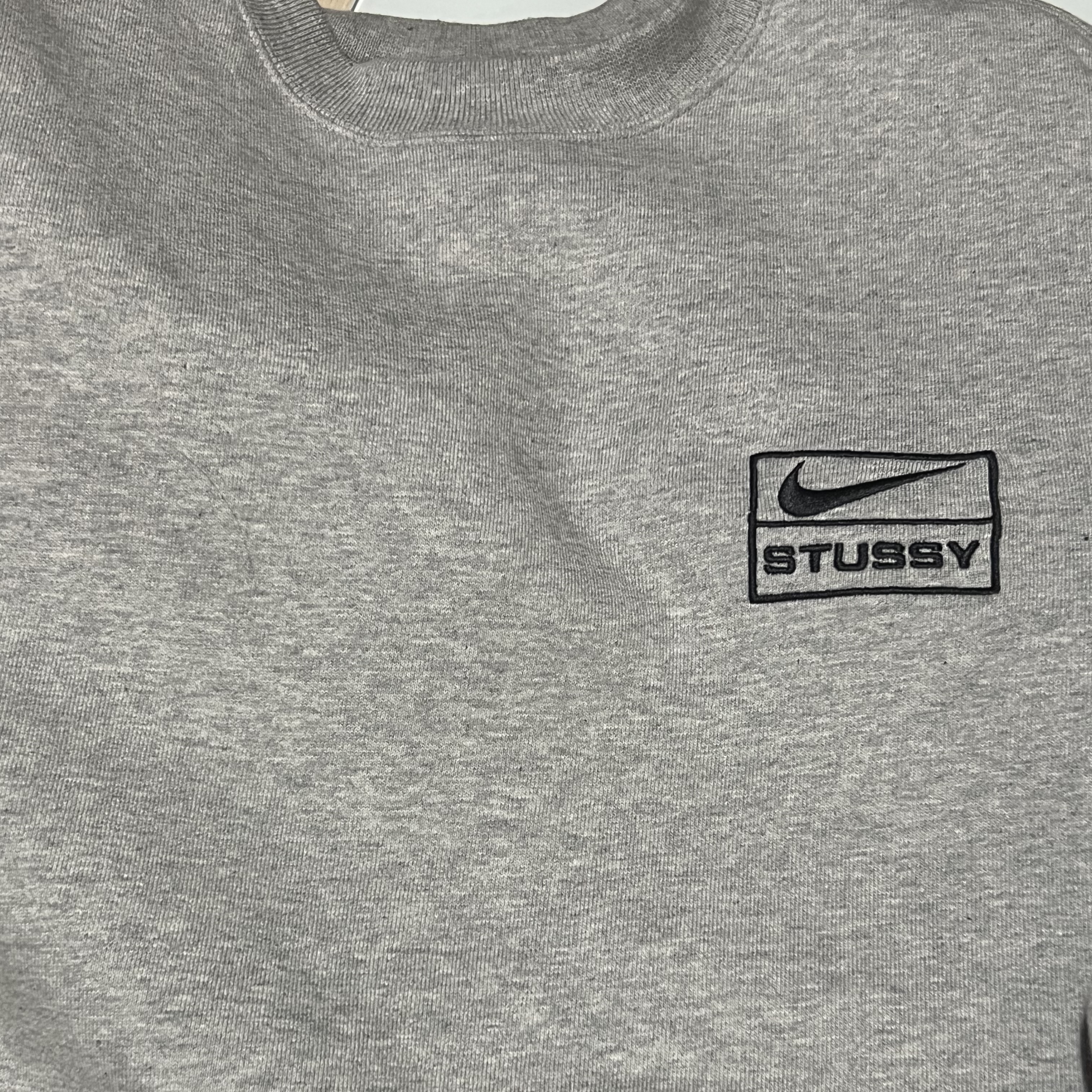 Nike x Stussy NRG Fleece Crewneck Dark Grey Heather (DO9337-063) 착용 스타일
