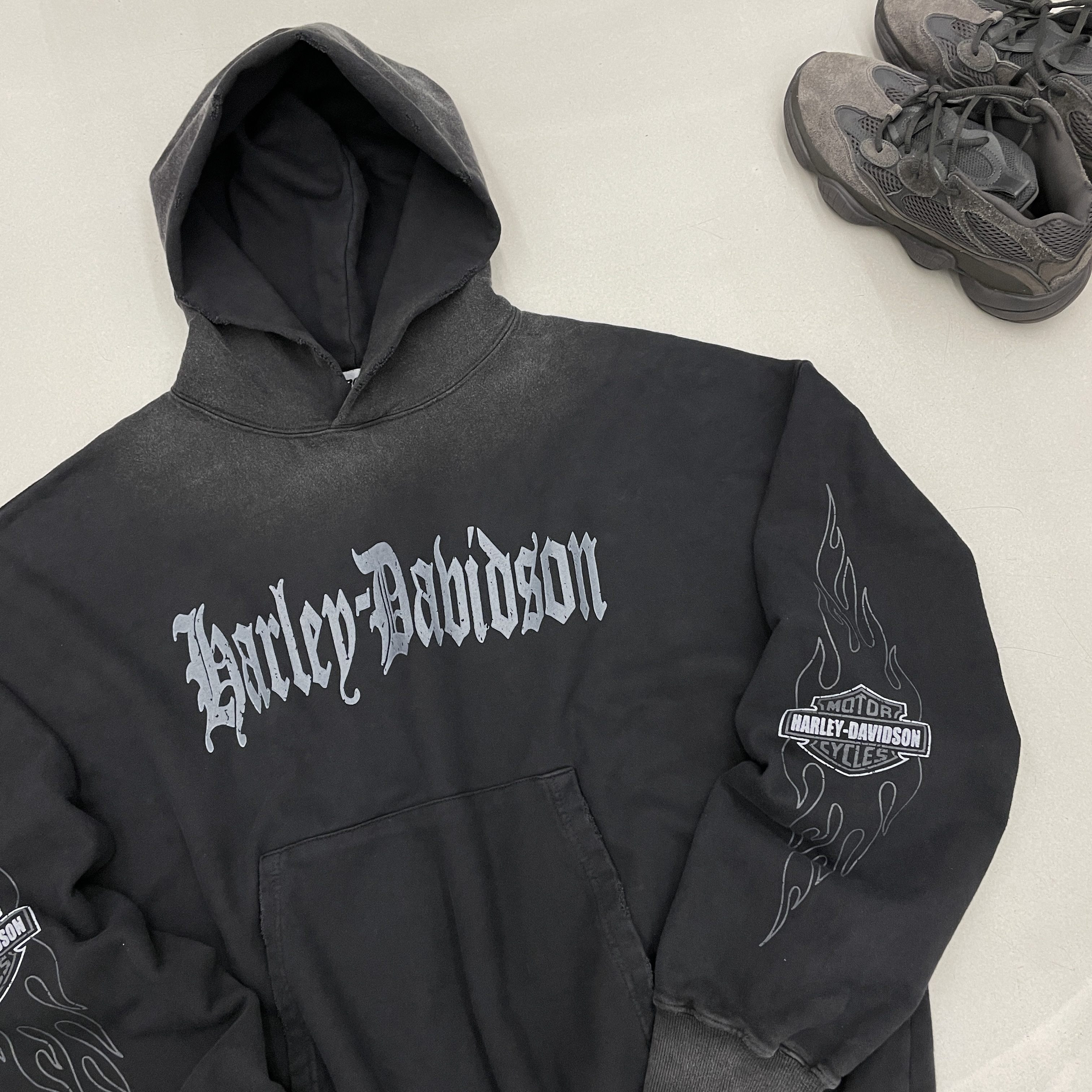 Adidas Yeezy 500 Utility Black 2018/2020 착용 스타일 - 1