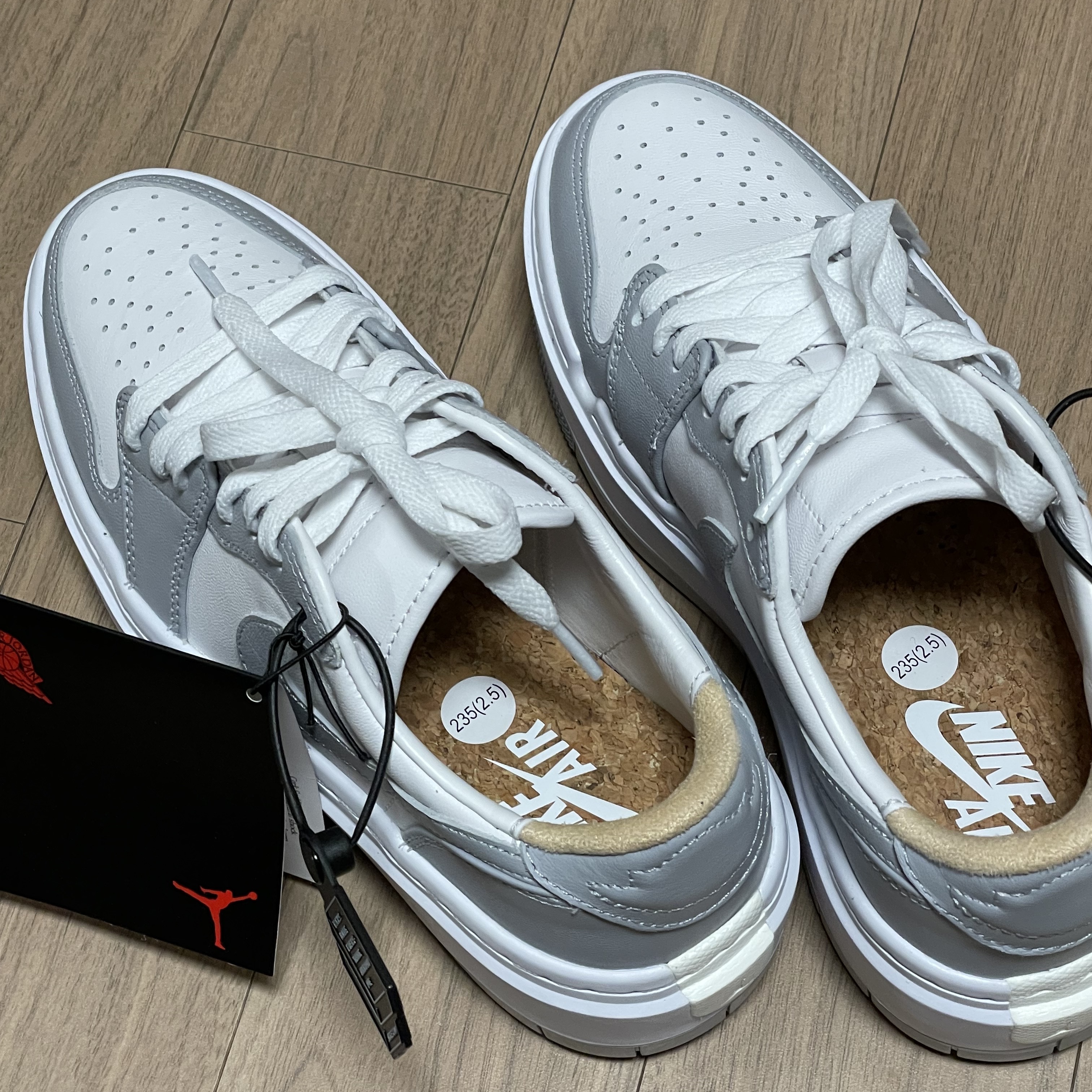 (W) Jordan 1 Elevate Low White and Wolf Grey 착용 스타일 - 2