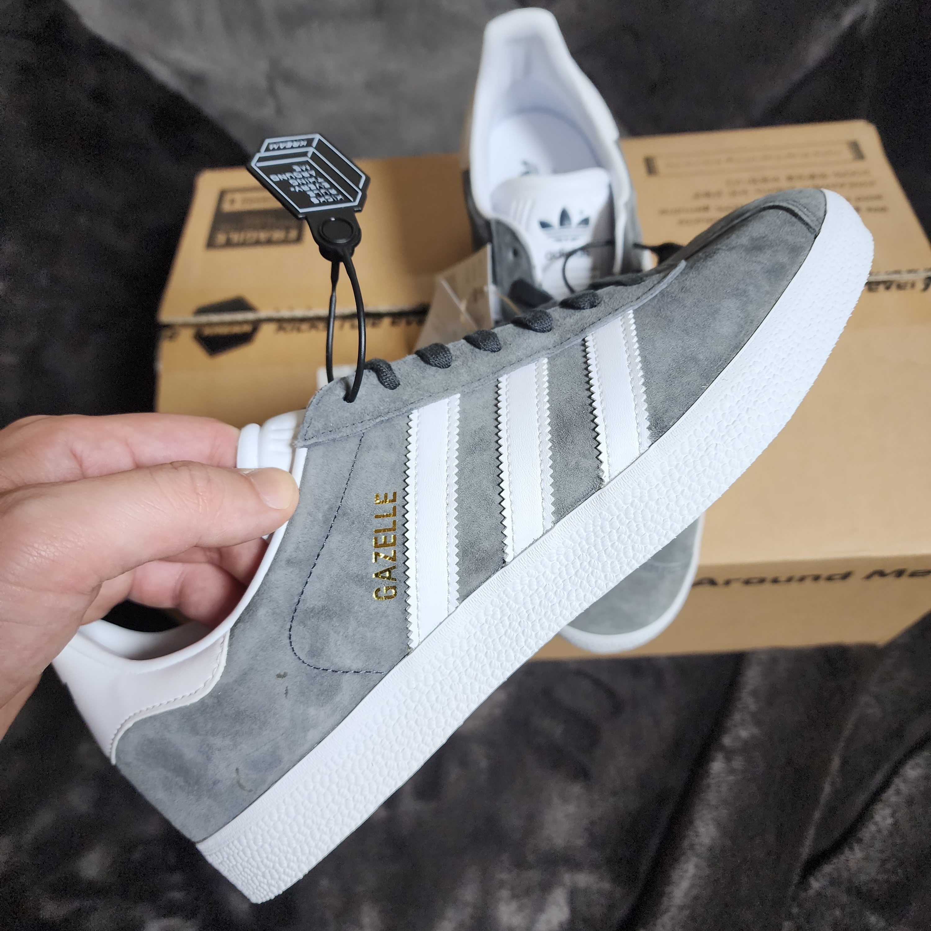 Adidas Gazelle Solid Grey 착용 스타일 - 2