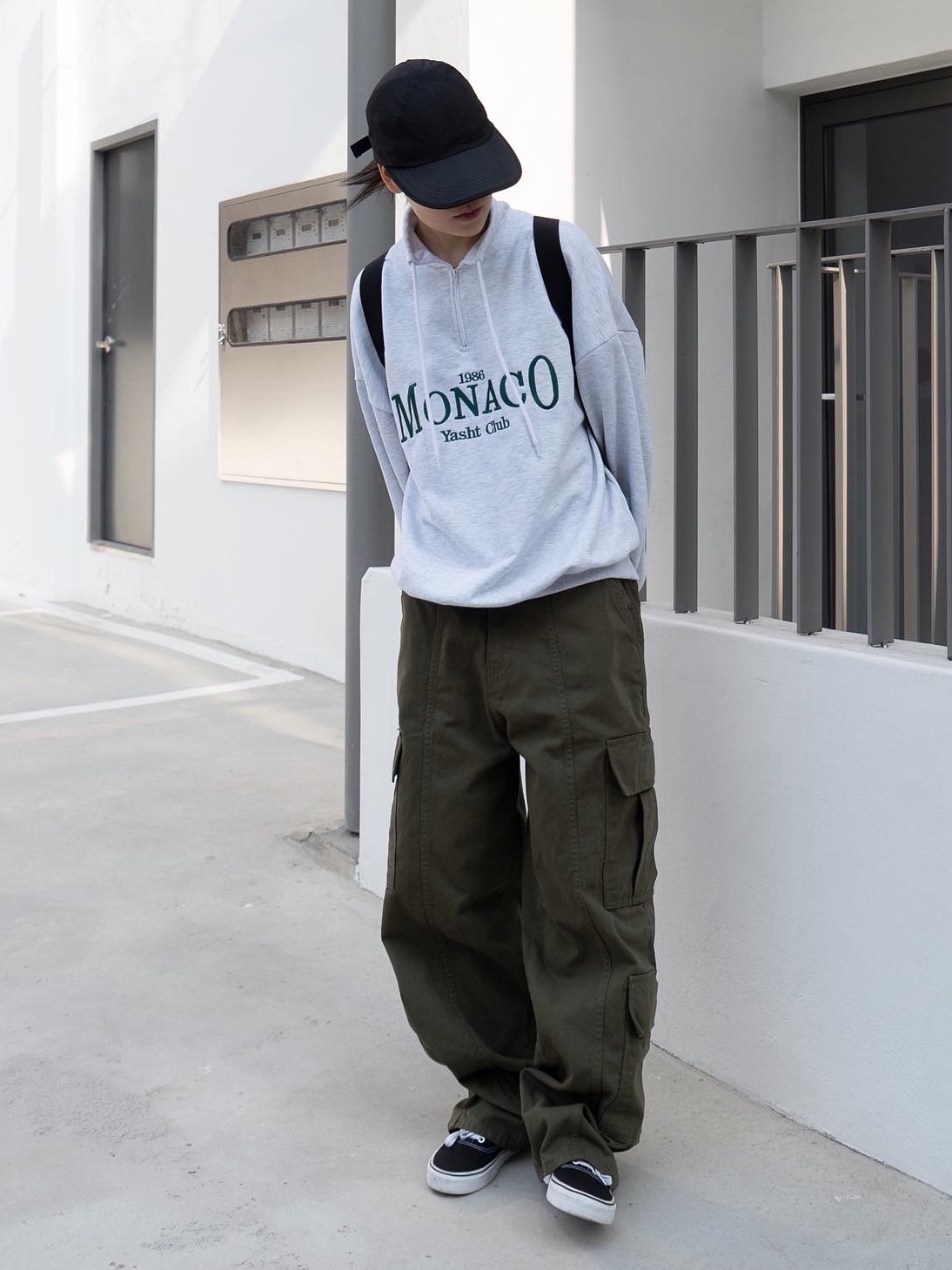 Arc'teryx Index 15 Backpack Black 착용 스타일 - 1
