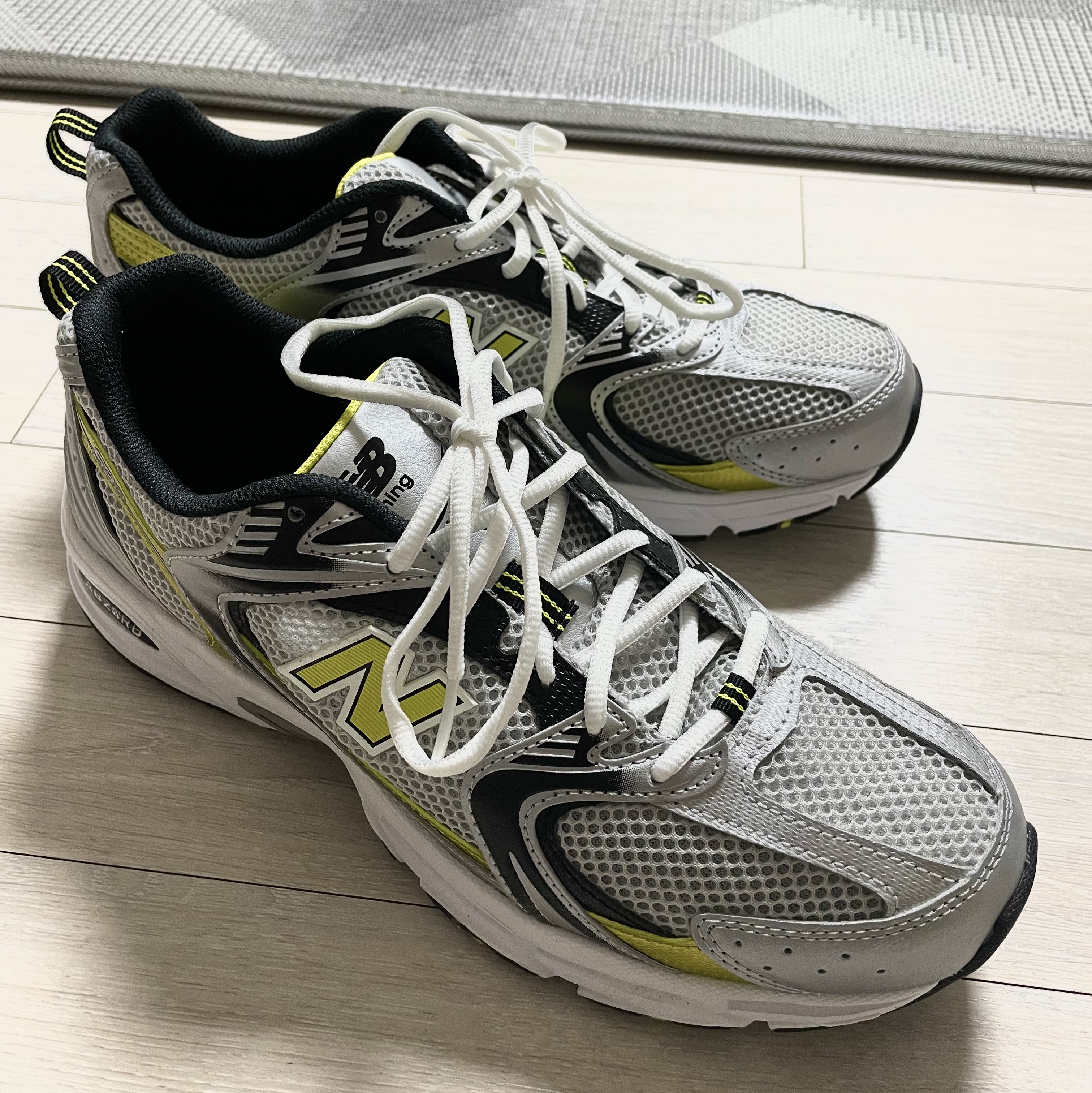 New Balance 530 Silver 착용 스타일